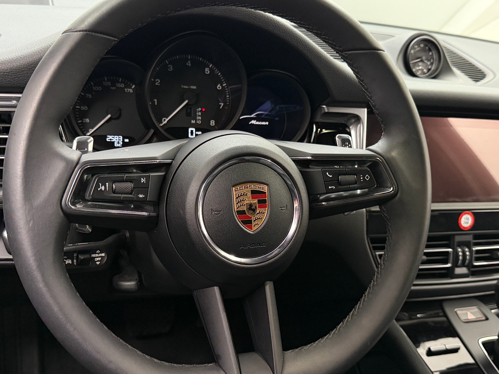 Thumbnail: 2025 Porsche Macan - 4
