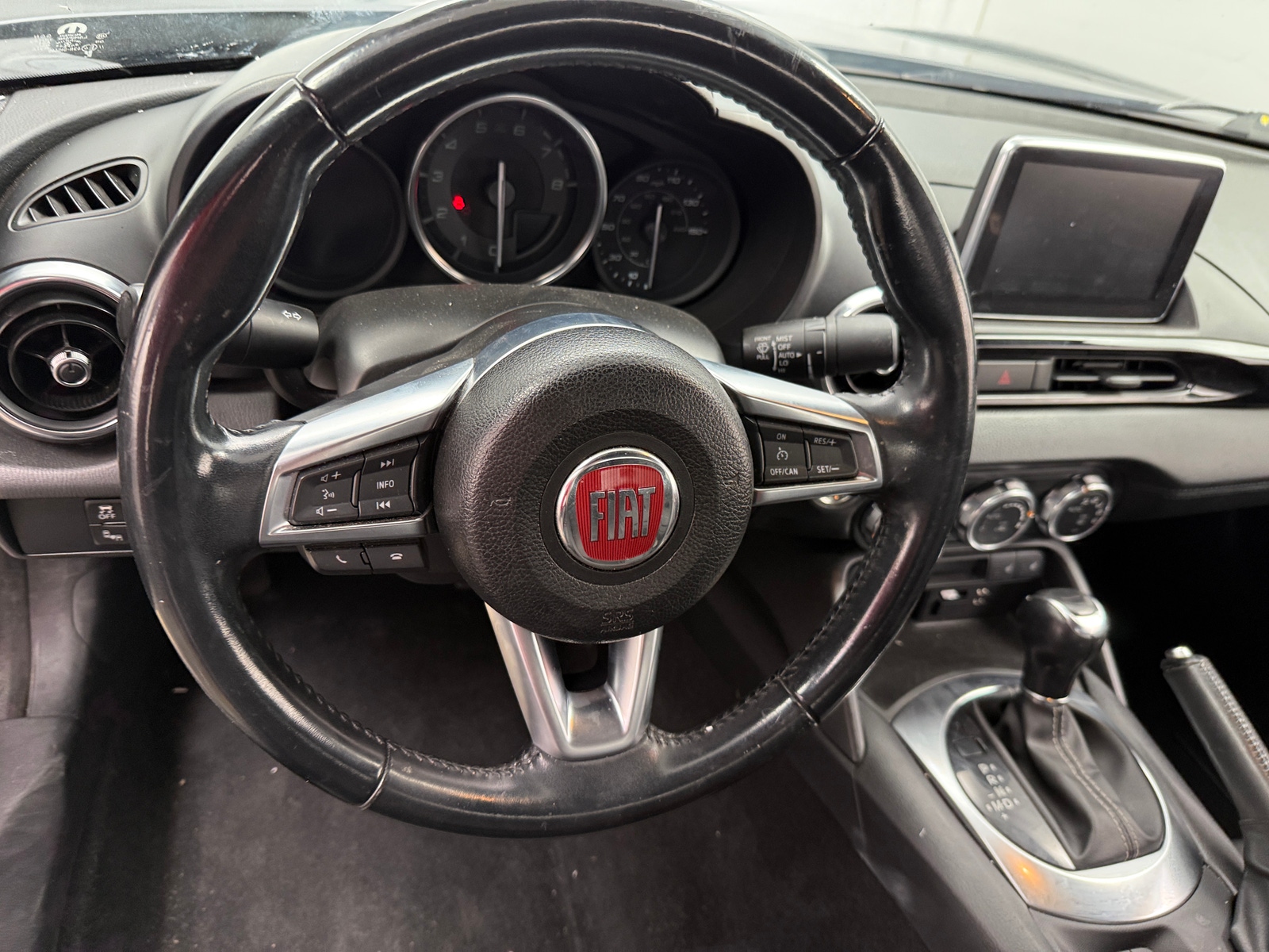 Thumbnail: 2017 Fiat 124 Spider - 4