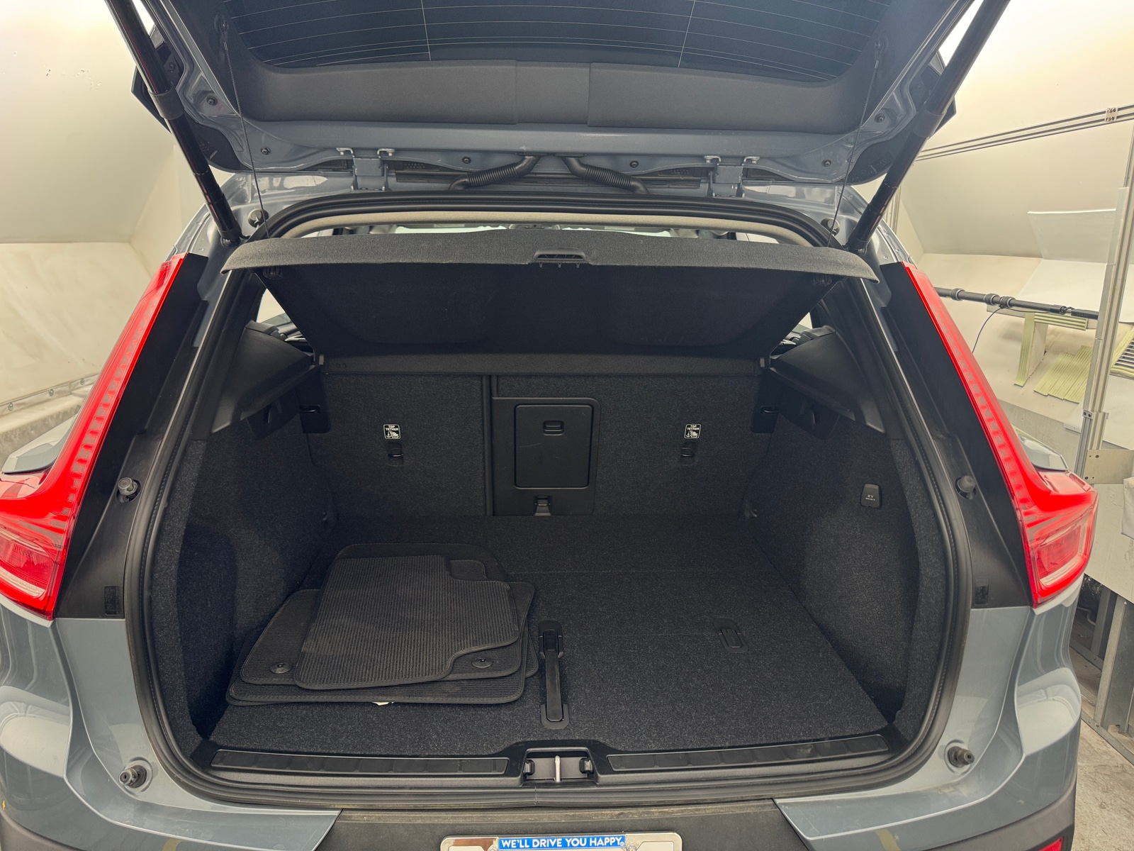 Thumbnail: 2023 Volvo XC40 - 7