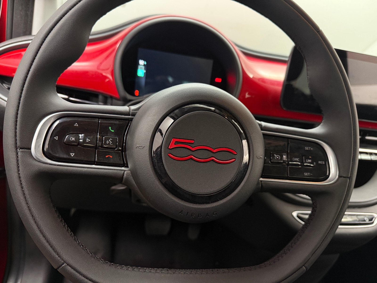 Thumbnail: 2024 Fiat 500e - 5
