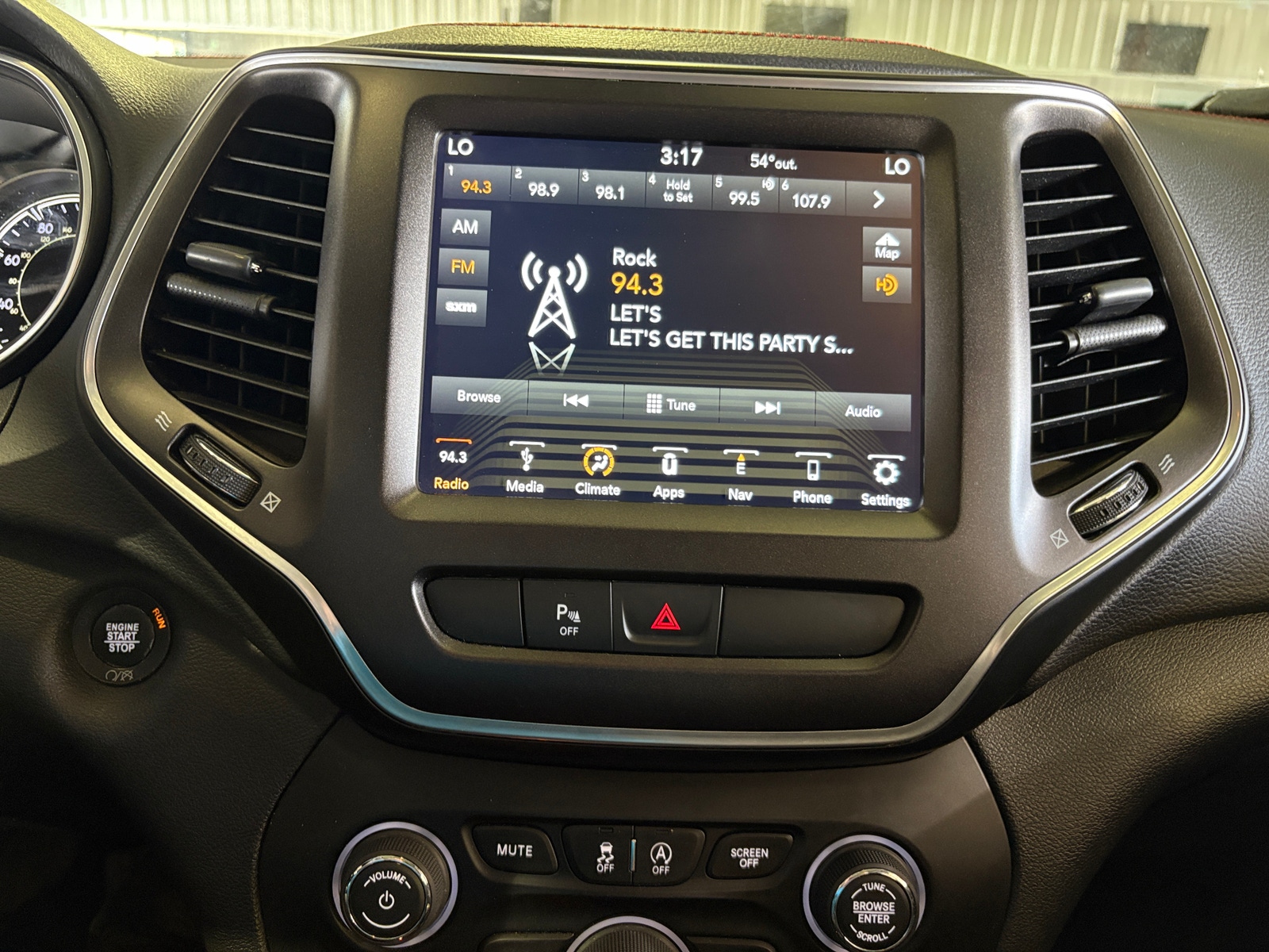 Thumbnail: 2019 Jeep Cherokee - 4
