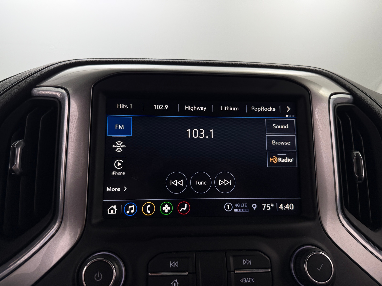 Thumbnail: 2021 Chevrolet Silverado 1500 - 3
