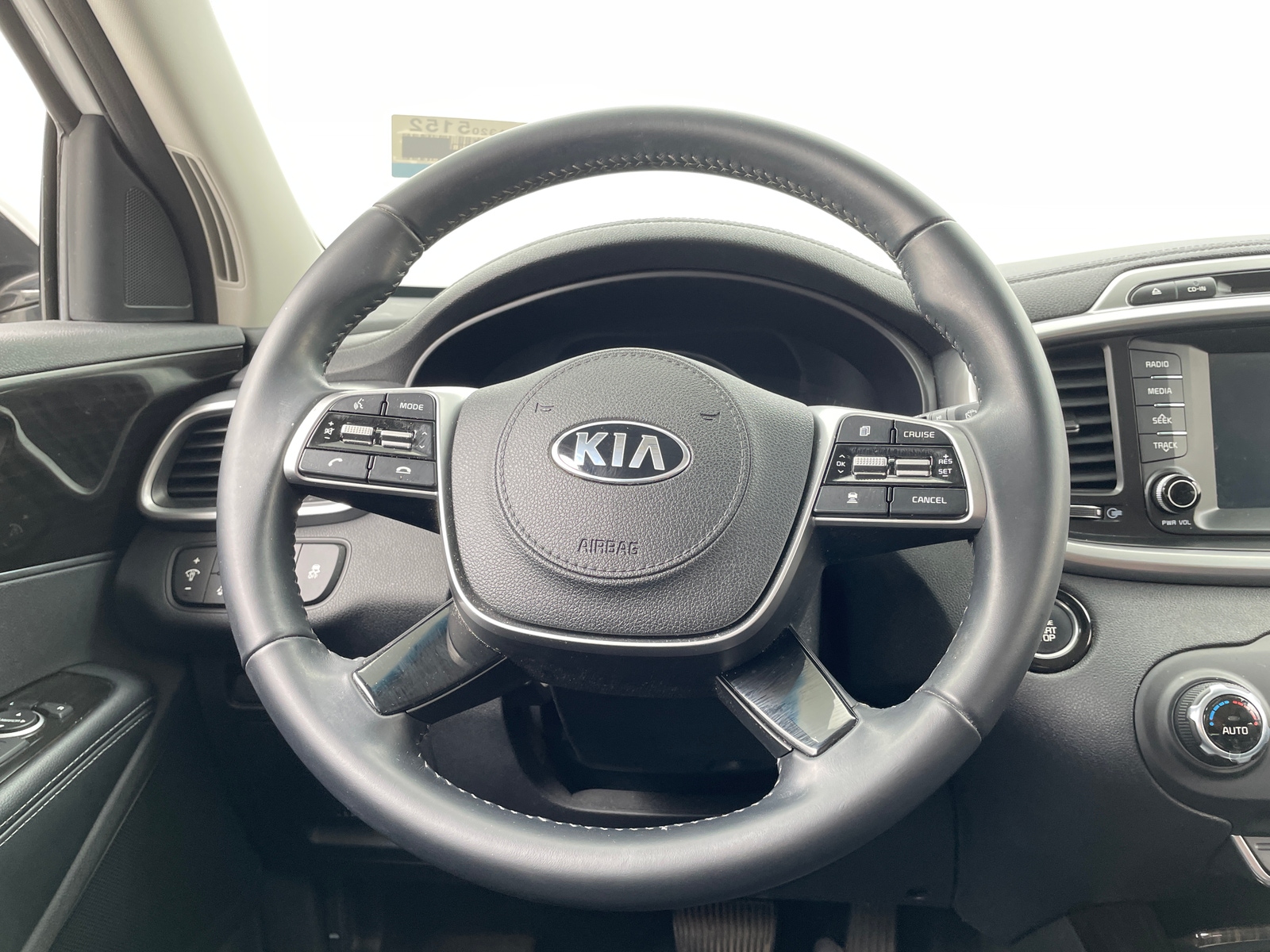 Thumbnail: 2019 Kia Sorento - 4