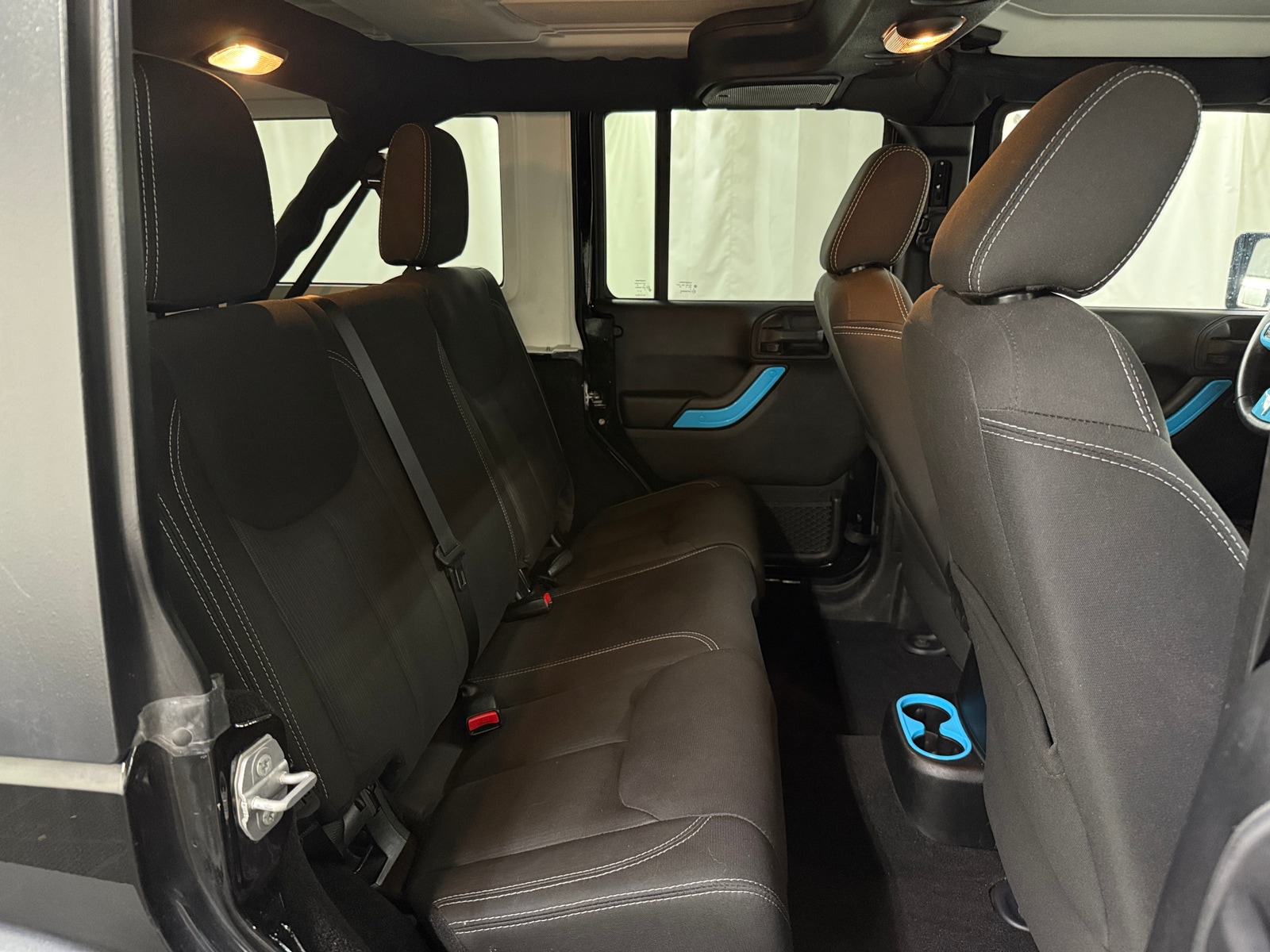 Thumbnail: 2015 Jeep Wrangler - 6