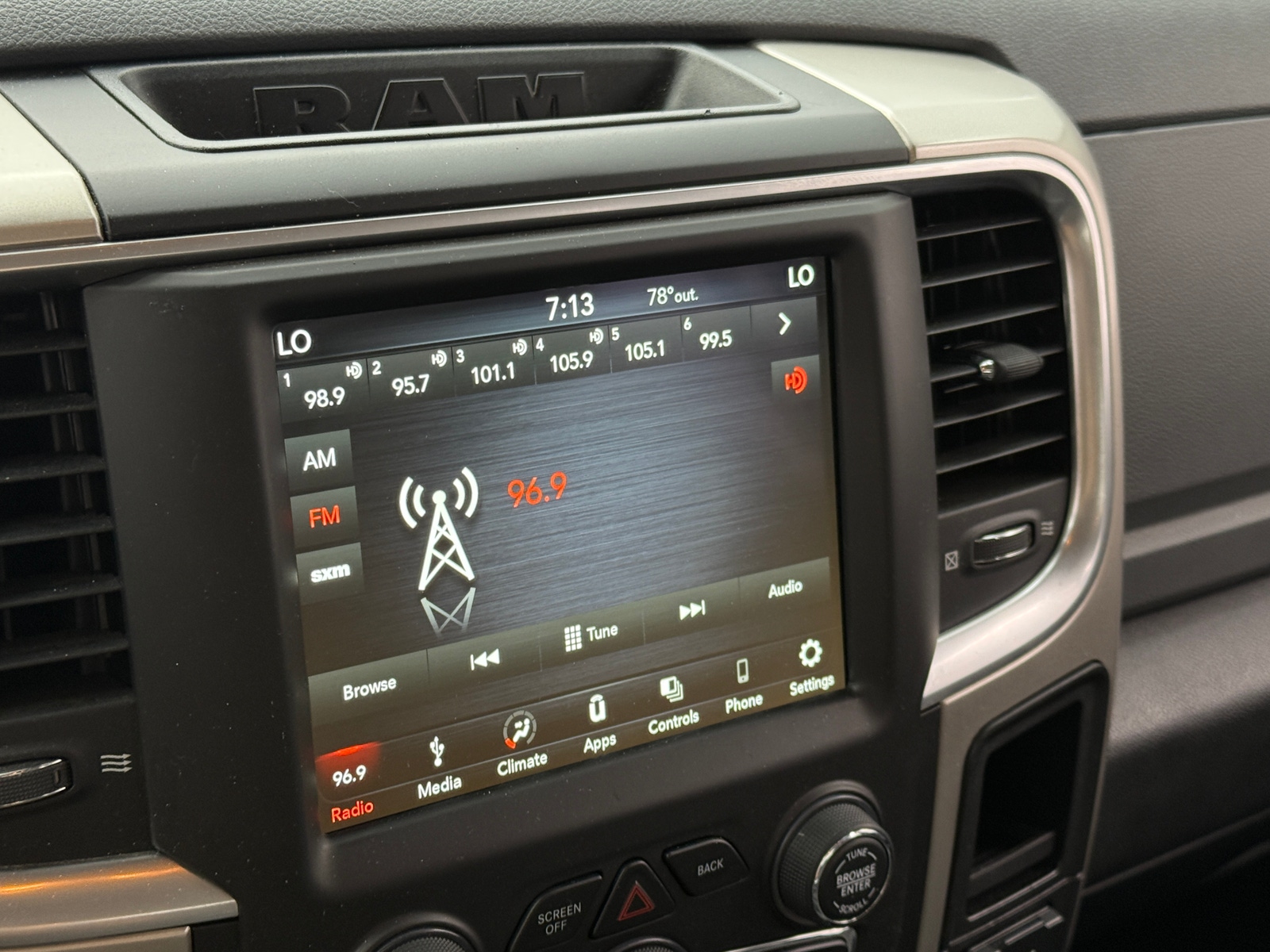 Thumbnail: 2019 RAM 1500 Classic - 4