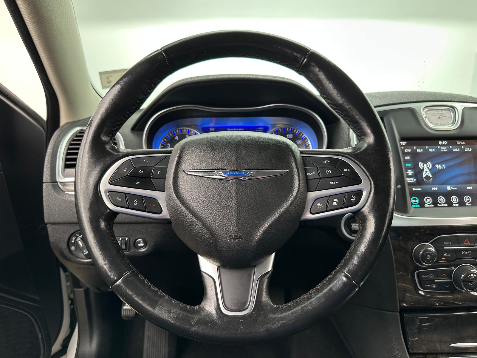 Thumbnail: 2022 Chrysler 300 - 4