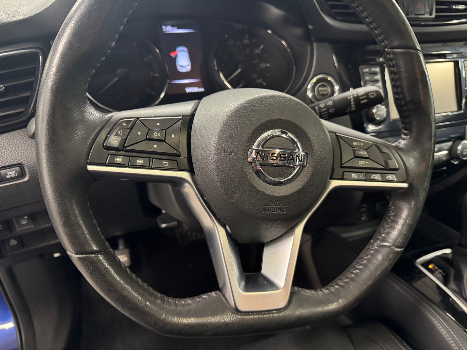 Thumbnail: 2017 Nissan Rogue Sport - 4