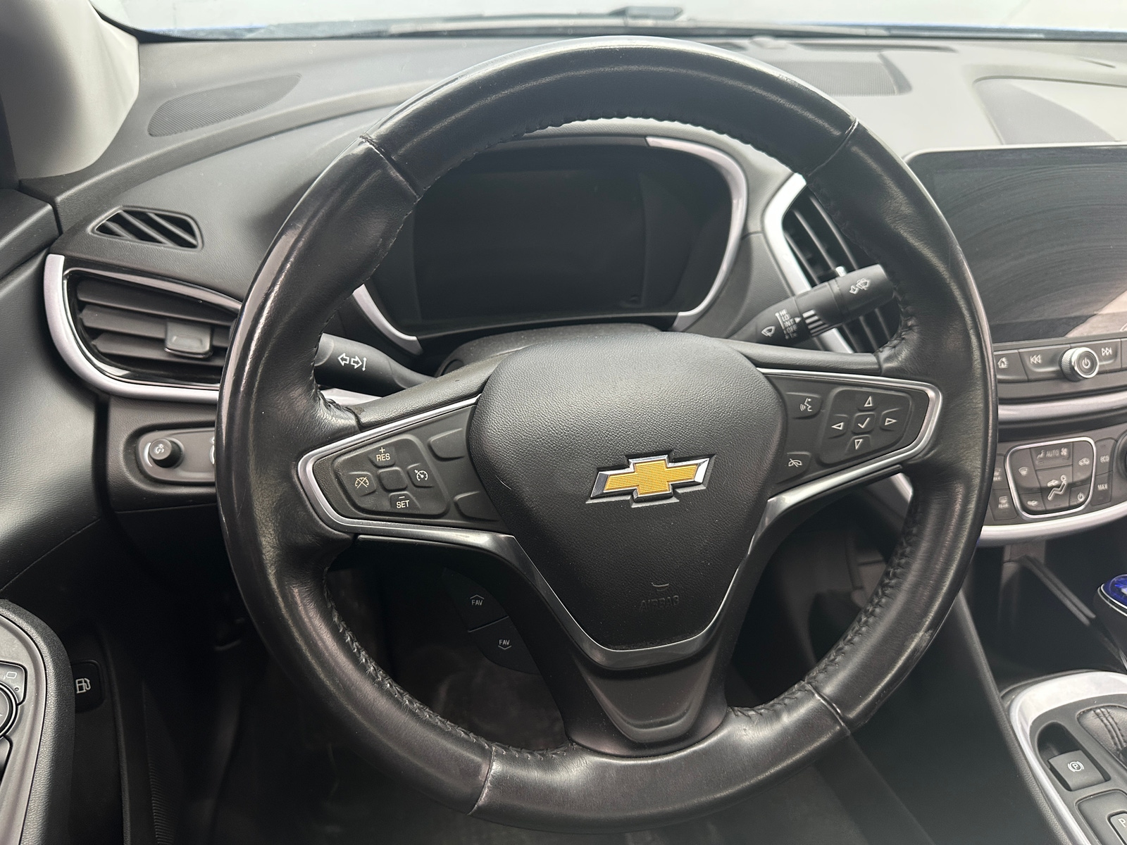 Thumbnail: 2017 Chevrolet Volt - 5