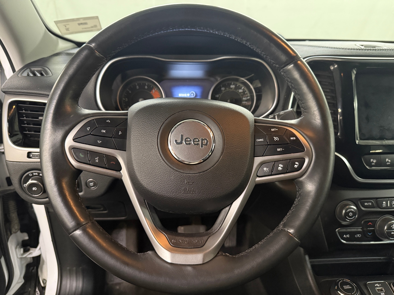 Thumbnail: 2019 Jeep Cherokee - 4