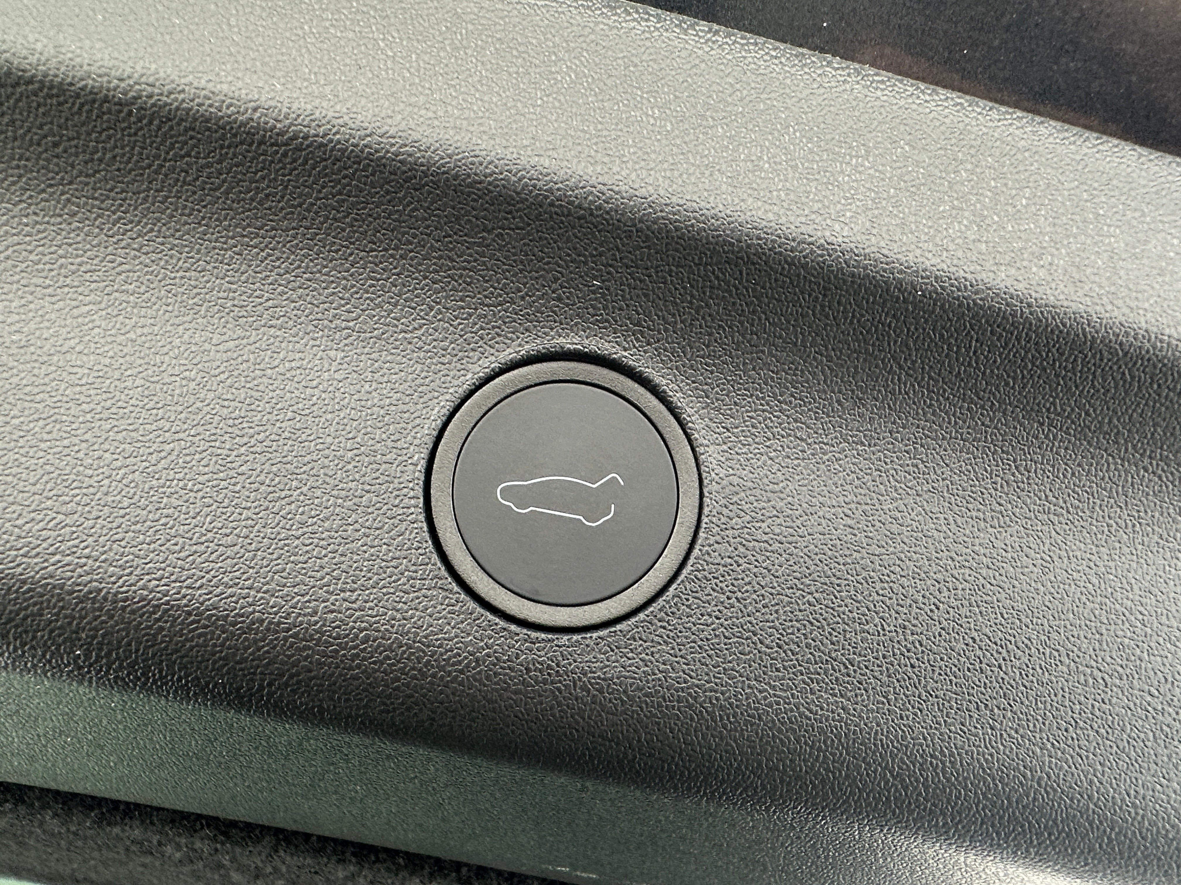 Used 2024 Tesla Model Y Long Range with VIN 7SAYGDED6RF039548 for sale in Auburn, WA