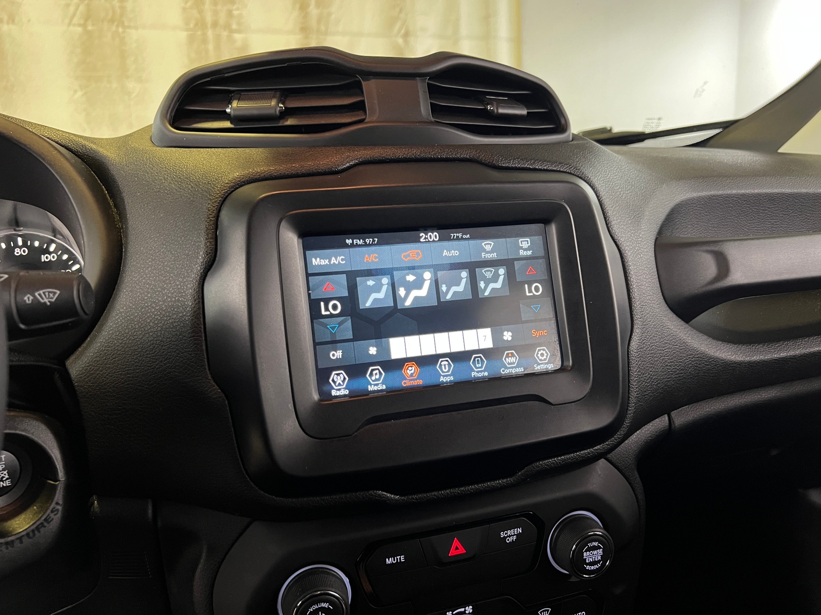 Thumbnail: 2018 Jeep Renegade - 4