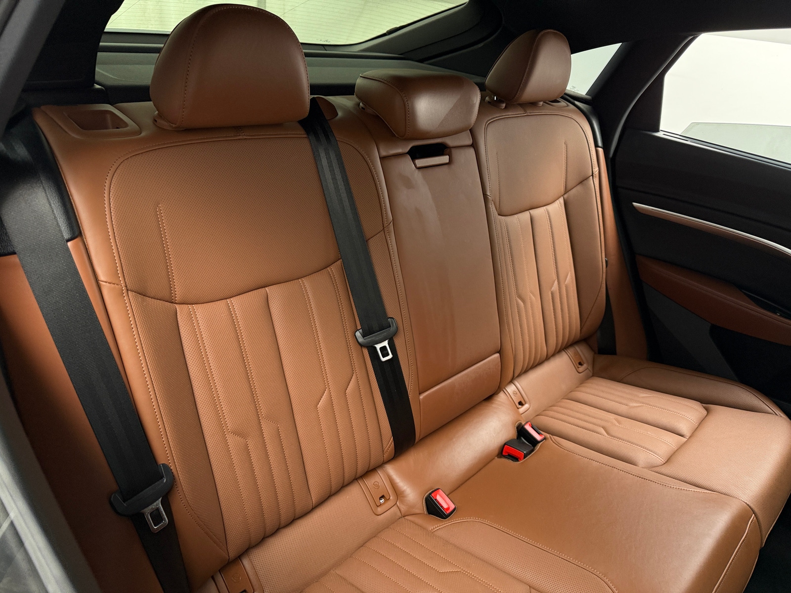 Thumbnail: 2022 Audi e-tron S - 5