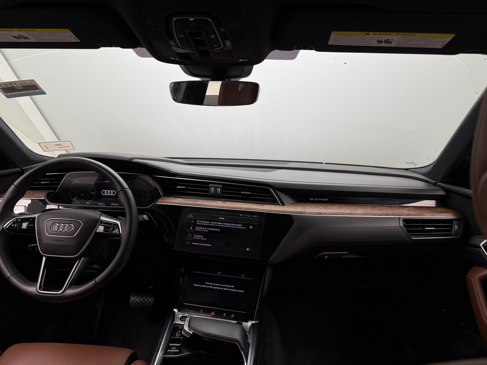 Thumbnail: 2022 Audi e-tron S - 2