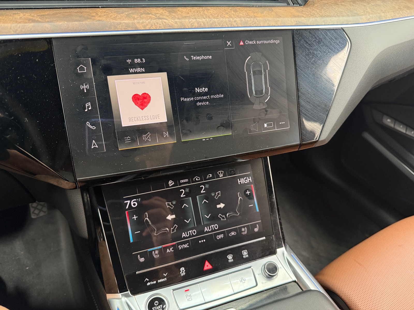 Thumbnail: 2022 Audi e-tron S - 3