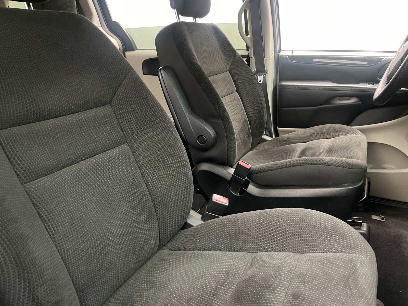 Thumbnail: 2017 Dodge Grand Caravan - 2