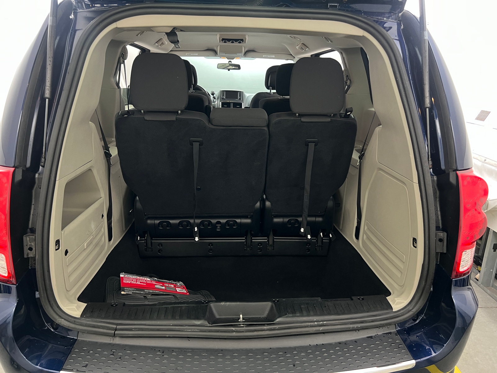 Thumbnail: 2017 Dodge Grand Caravan - 7