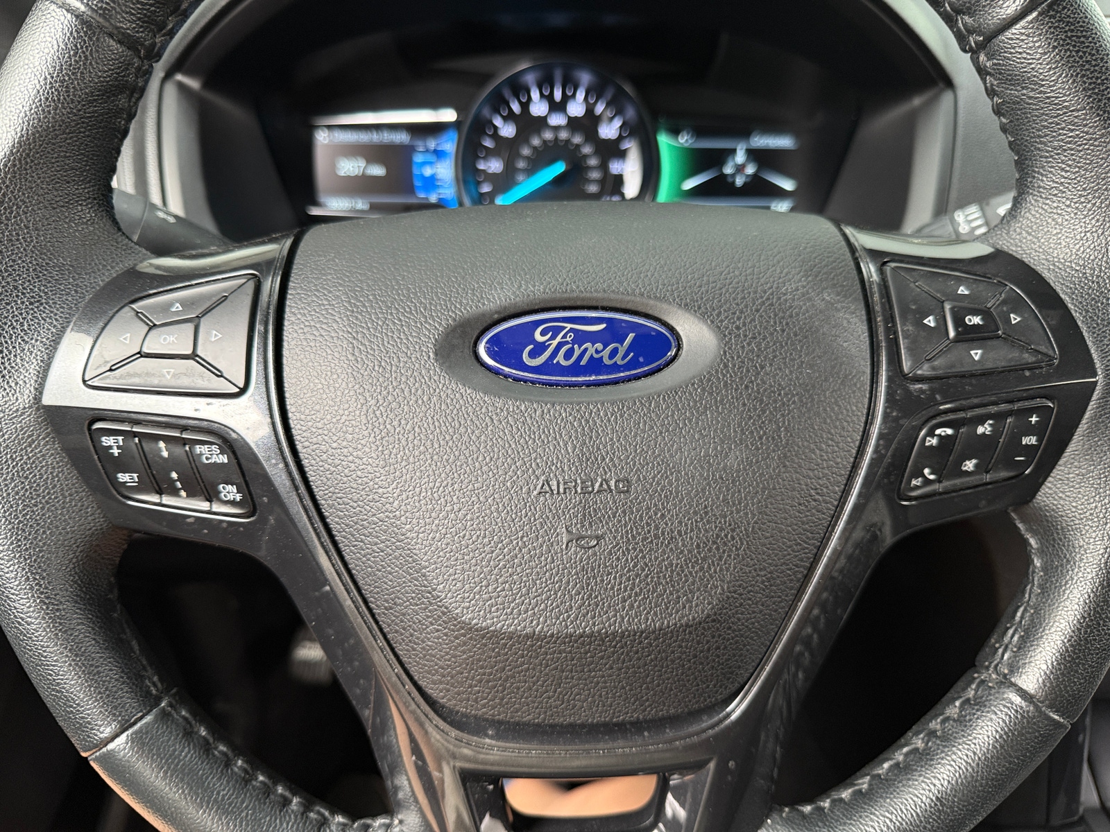 Thumbnail: 2019 Ford Explorer - 5