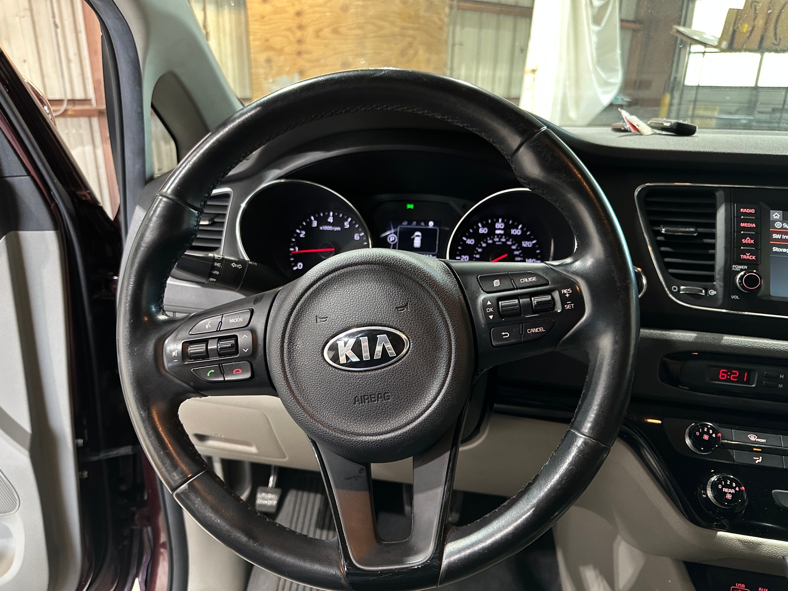 Thumbnail: 2017 Kia Sedona - 4