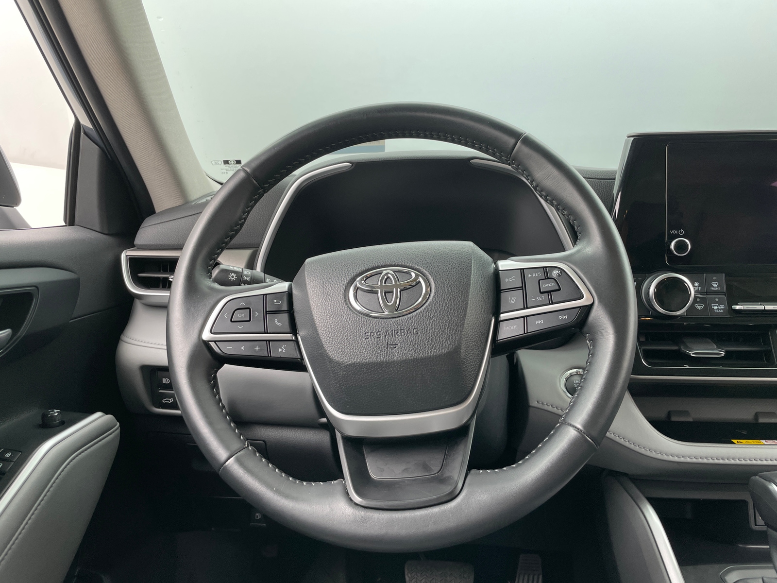 Thumbnail: 2023 Toyota Highlander - 4