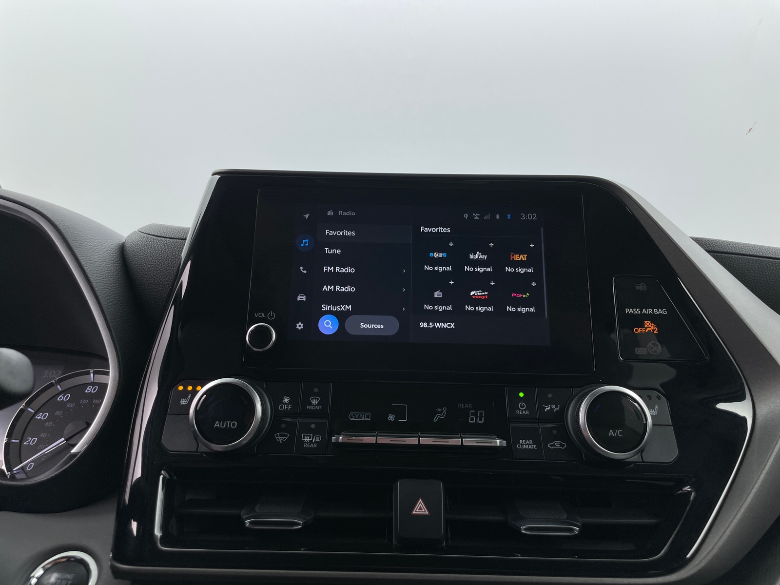 Thumbnail: 2023 Toyota Highlander - 3