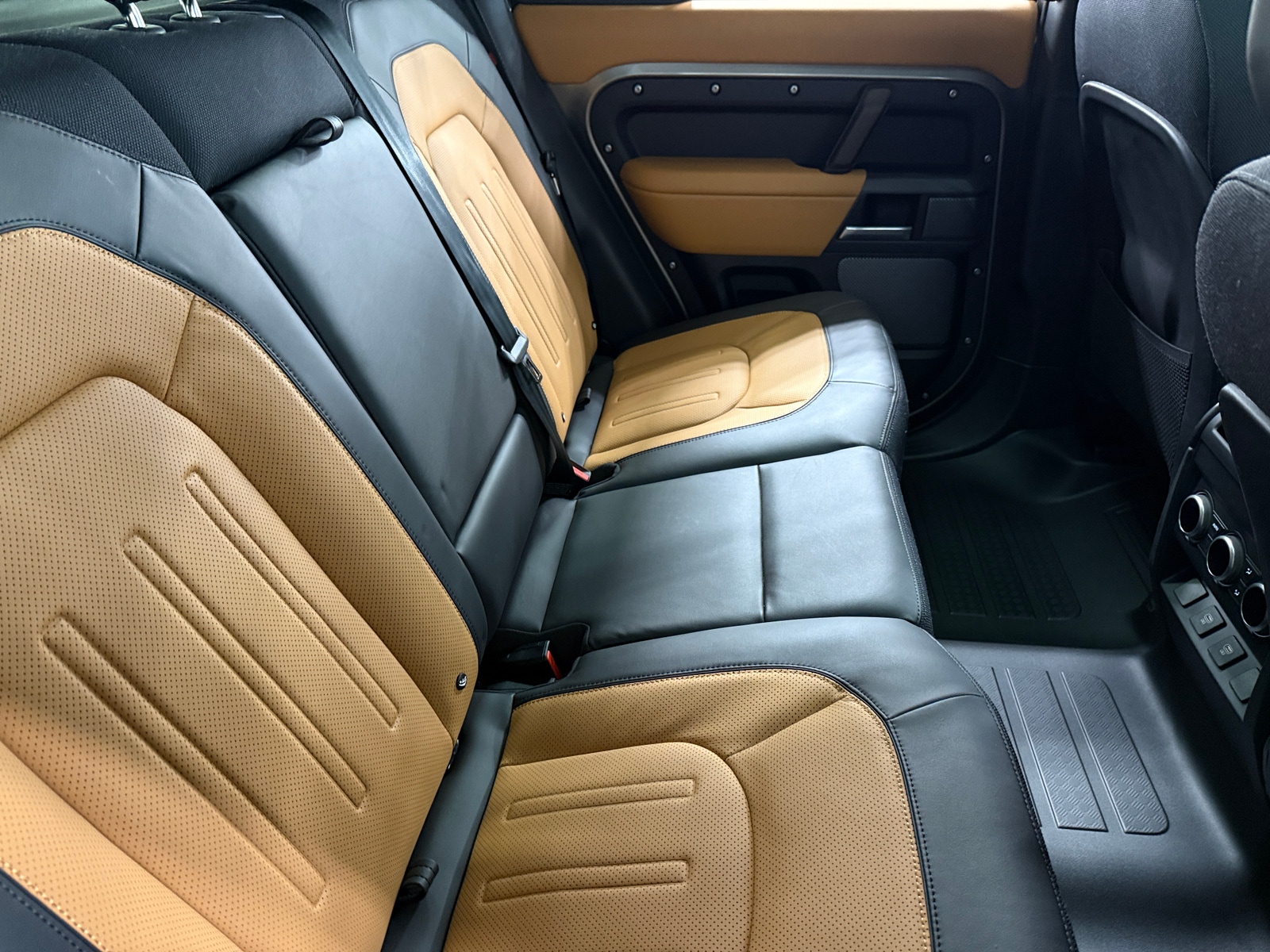Thumbnail: 2024 Land Rover Defender - 5