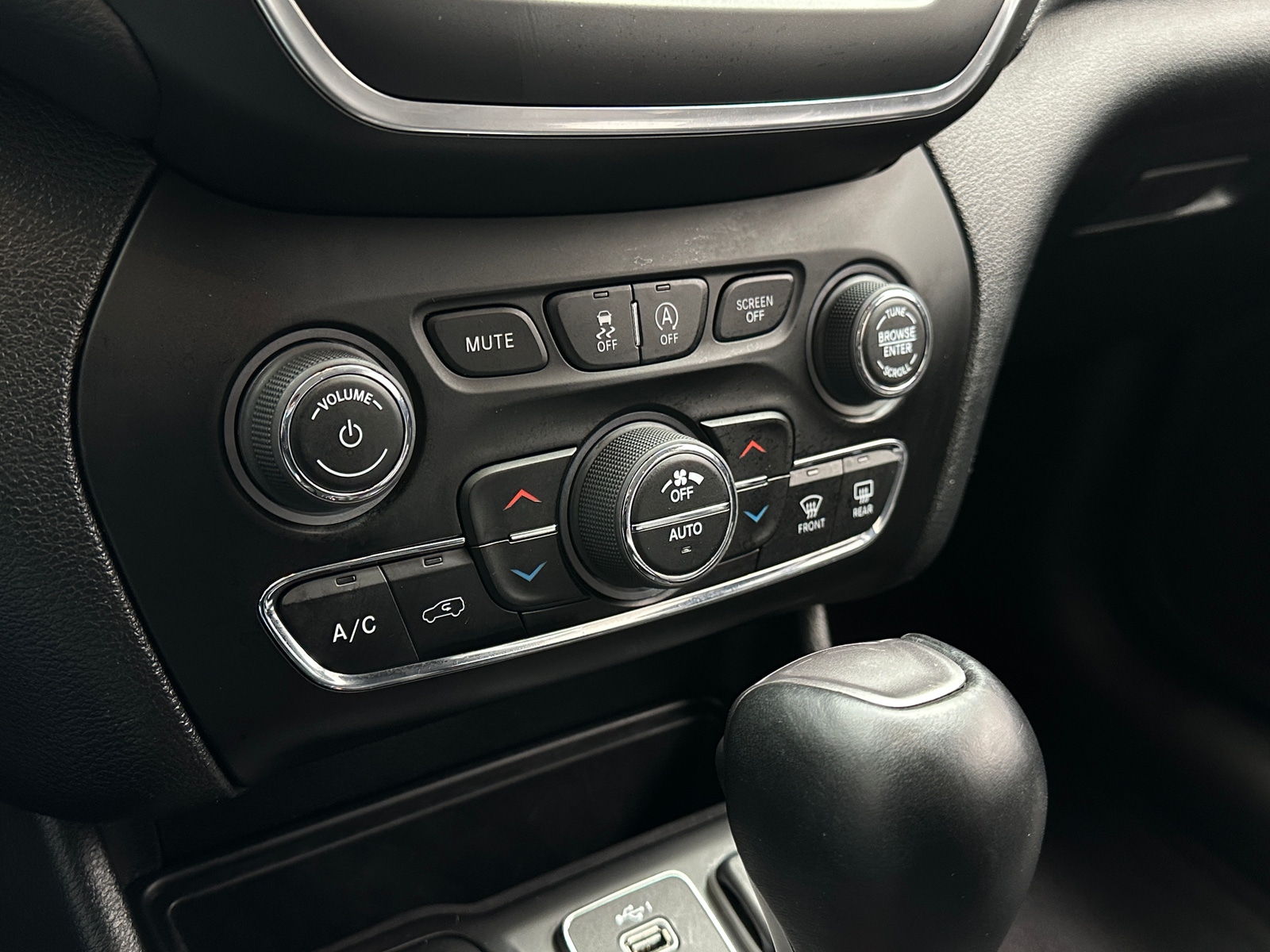 Thumbnail: 2023 Jeep Cherokee - 3