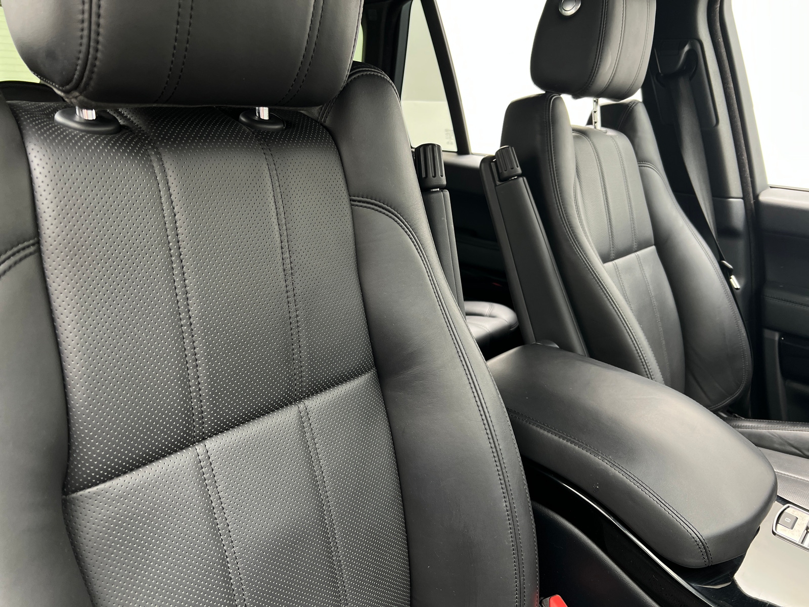 Thumbnail: 2016 Land Rover Range Rover - 2