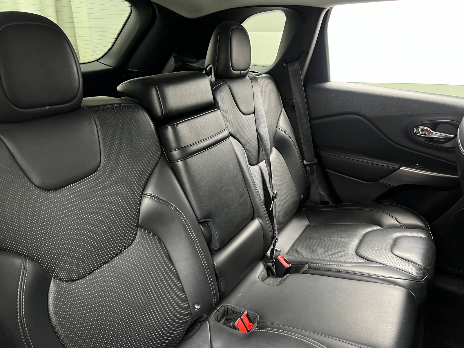 Thumbnail: 2019 Jeep Cherokee - 5