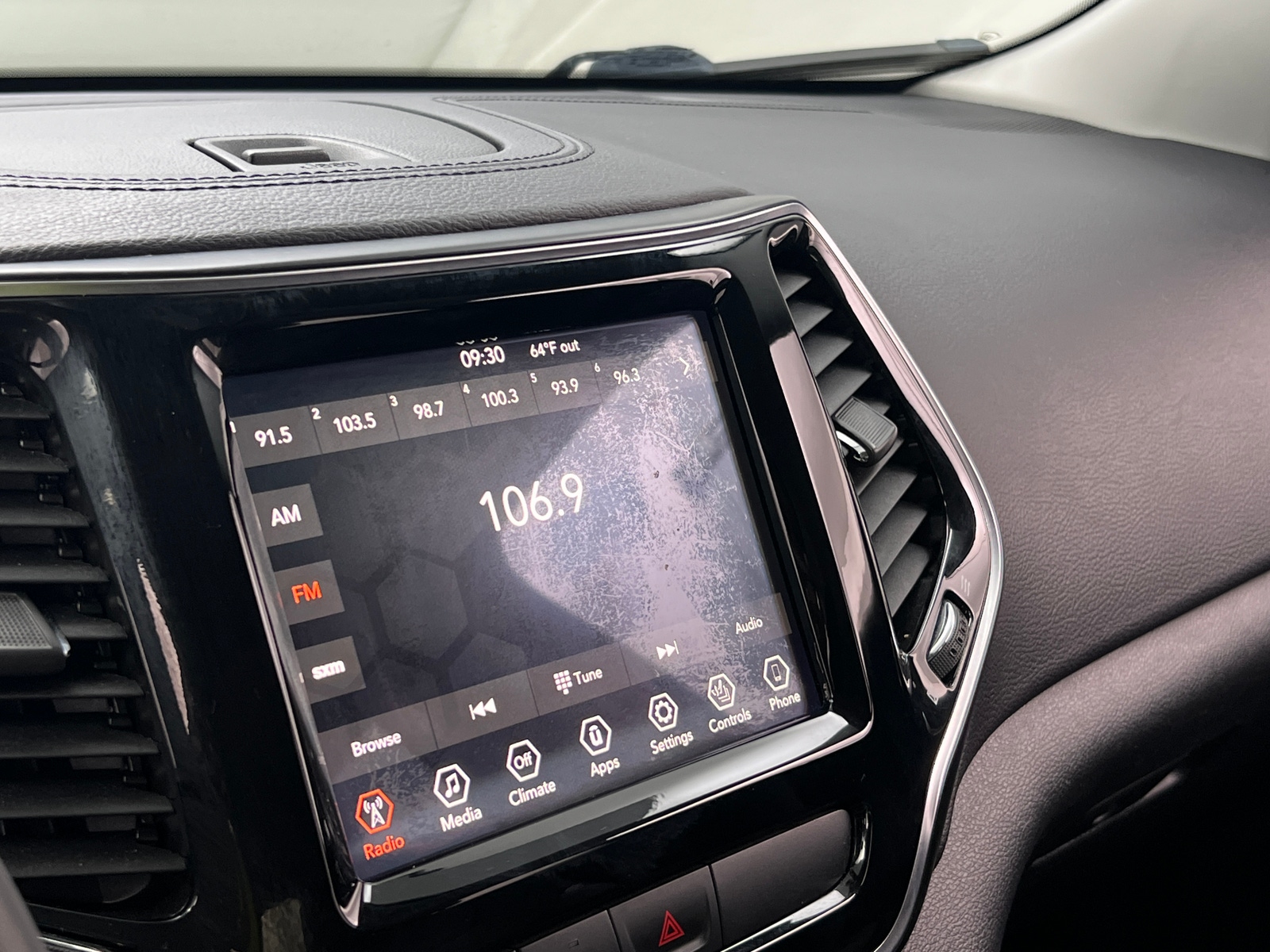 Thumbnail: 2019 Jeep Cherokee - 3
