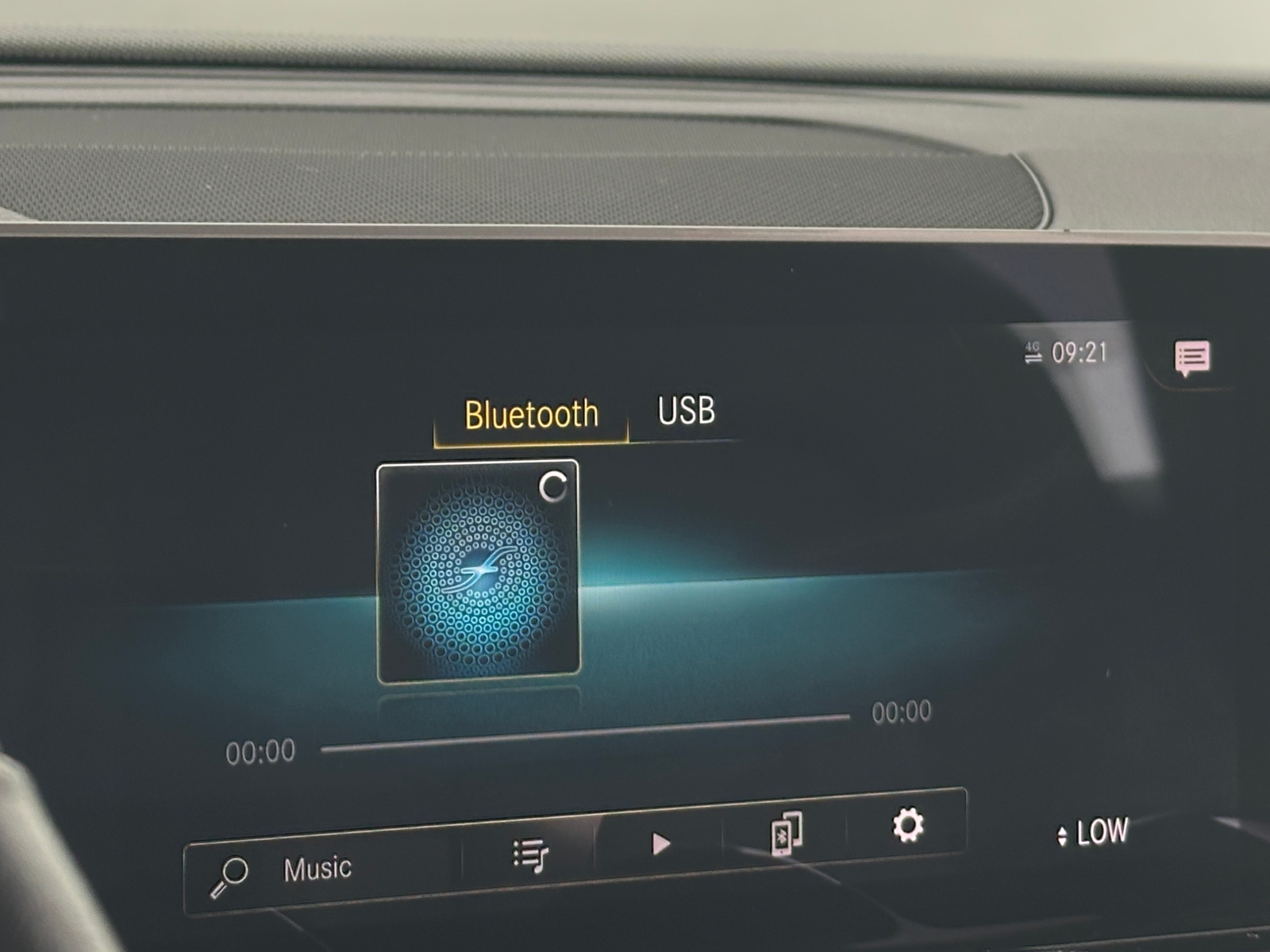 Thumbnail: 2021 Mercedes-Benz GLB - 3
