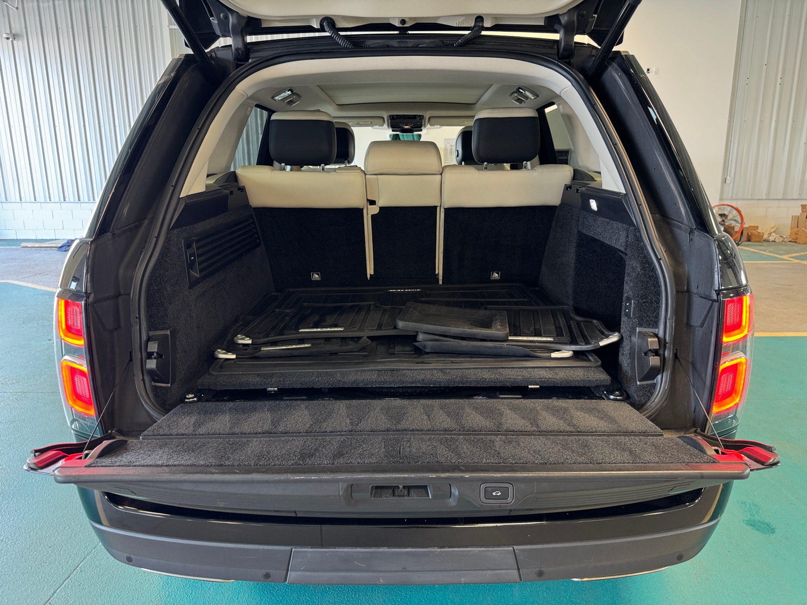 Thumbnail: 2019 Land Rover Range Rover - 6