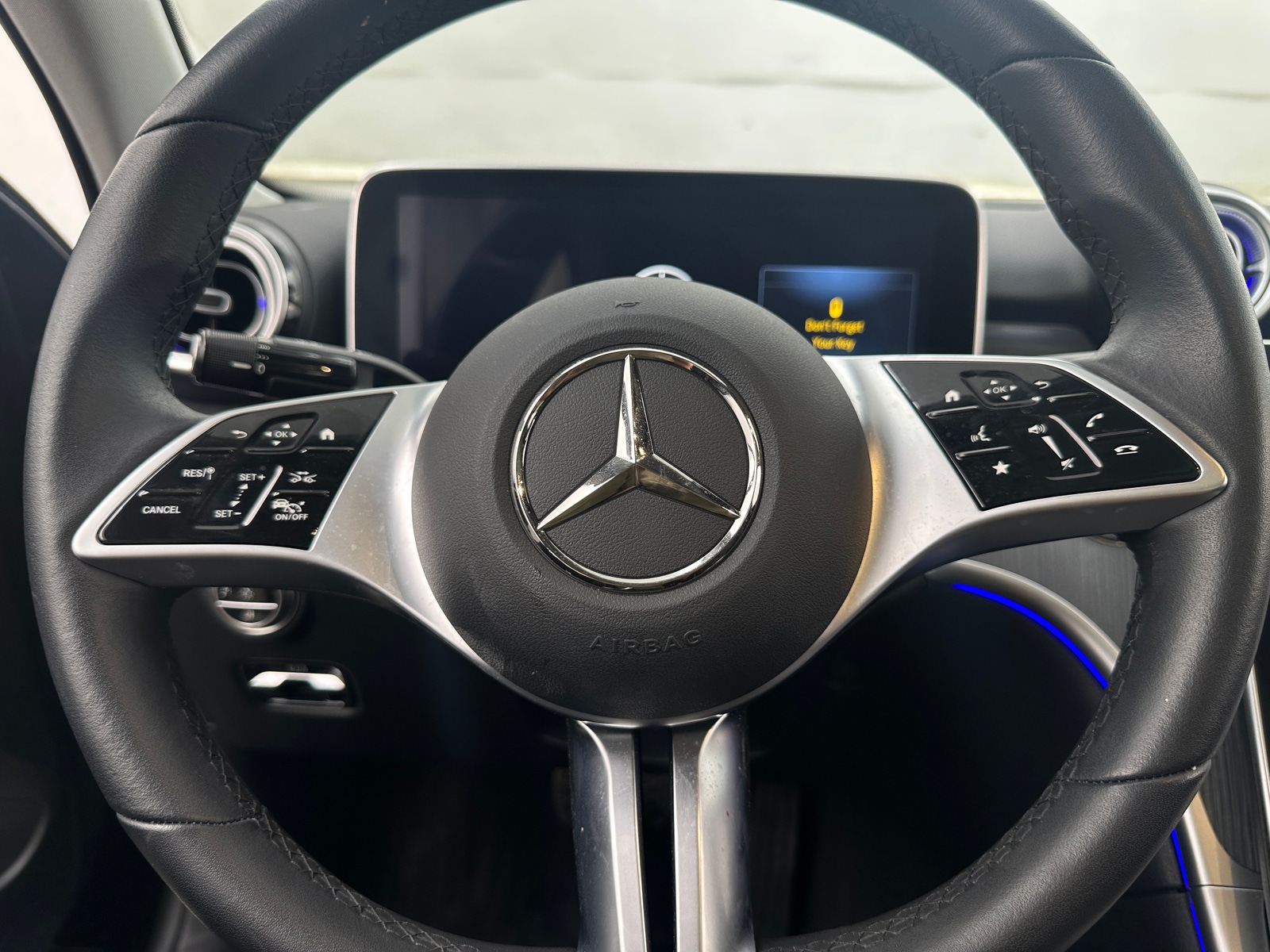 Thumbnail: 2022 Mercedes-Benz C-Class - 4