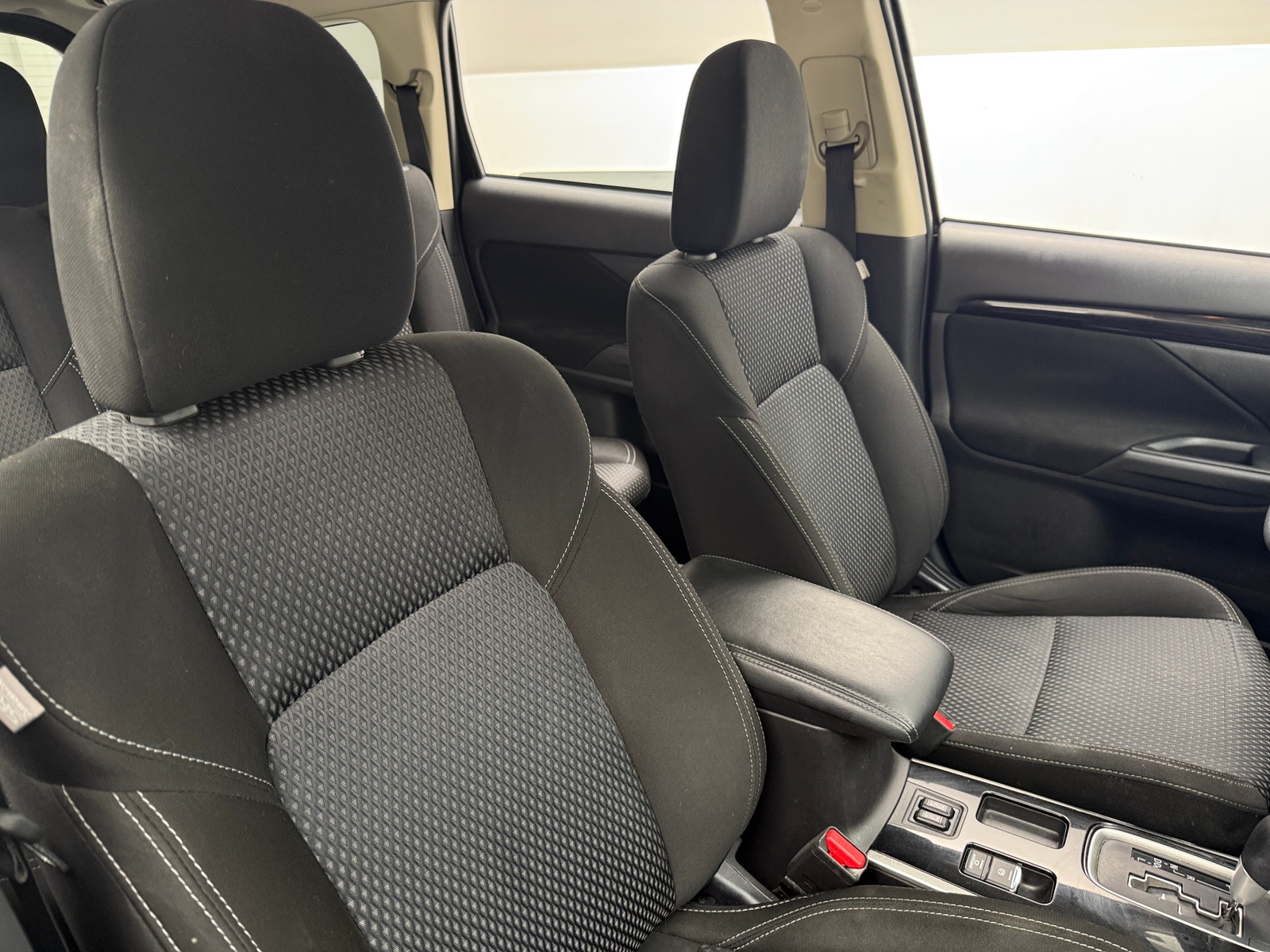 Thumbnail: 2020 Mitsubishi Outlander - 2