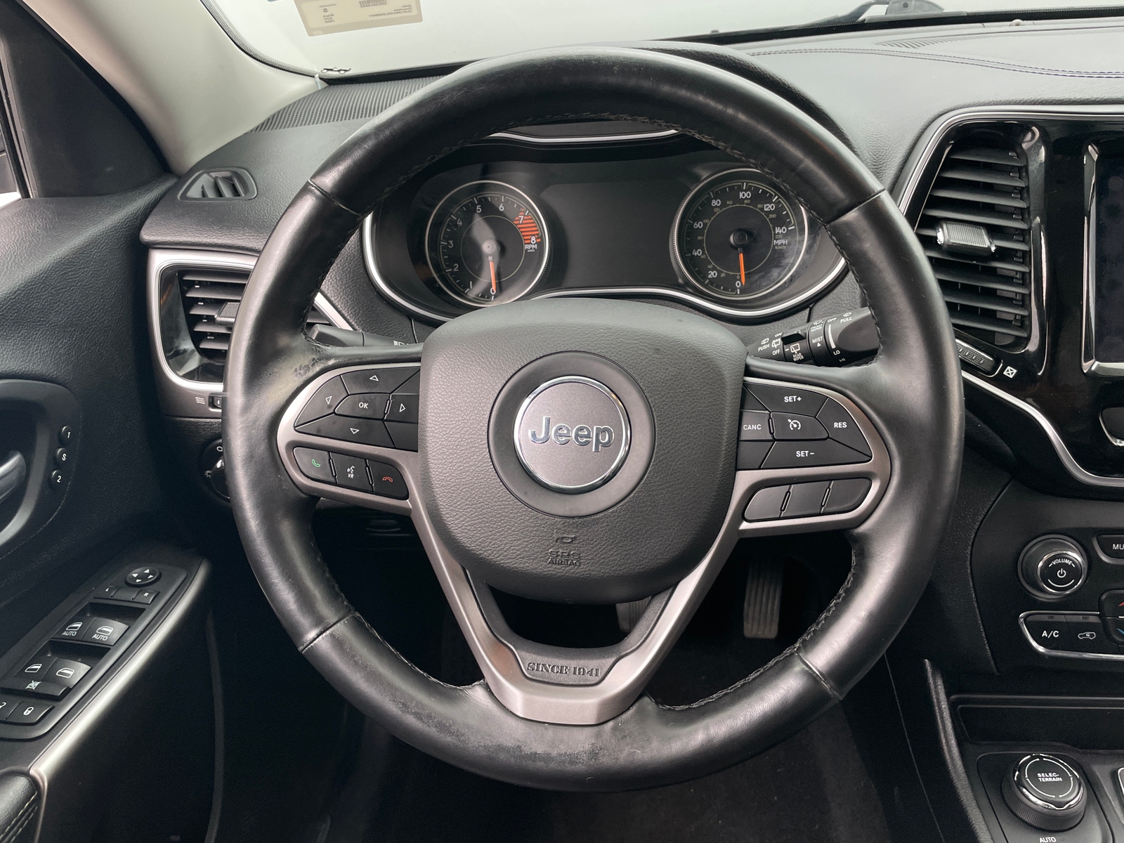 Thumbnail: 2020 Jeep Cherokee - 4