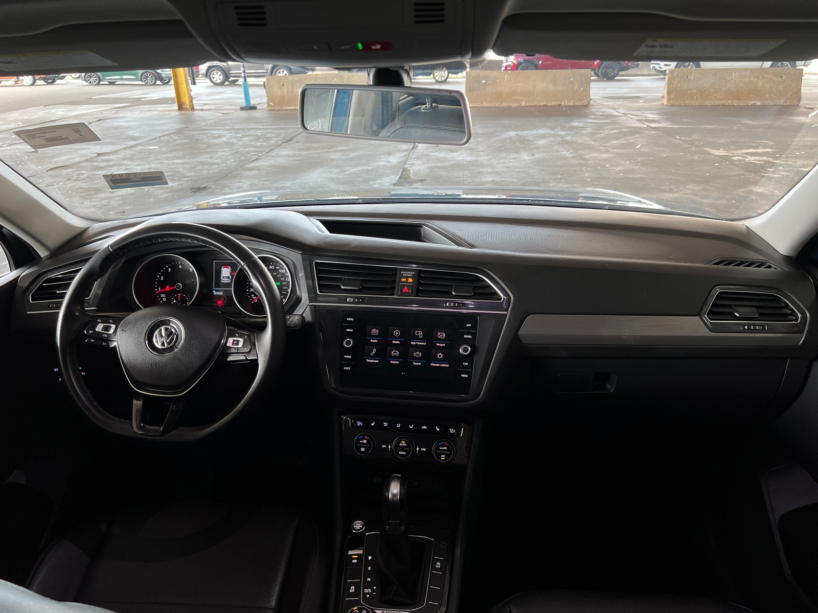 Thumbnail: 2018 Volkswagen Tiguan - 2