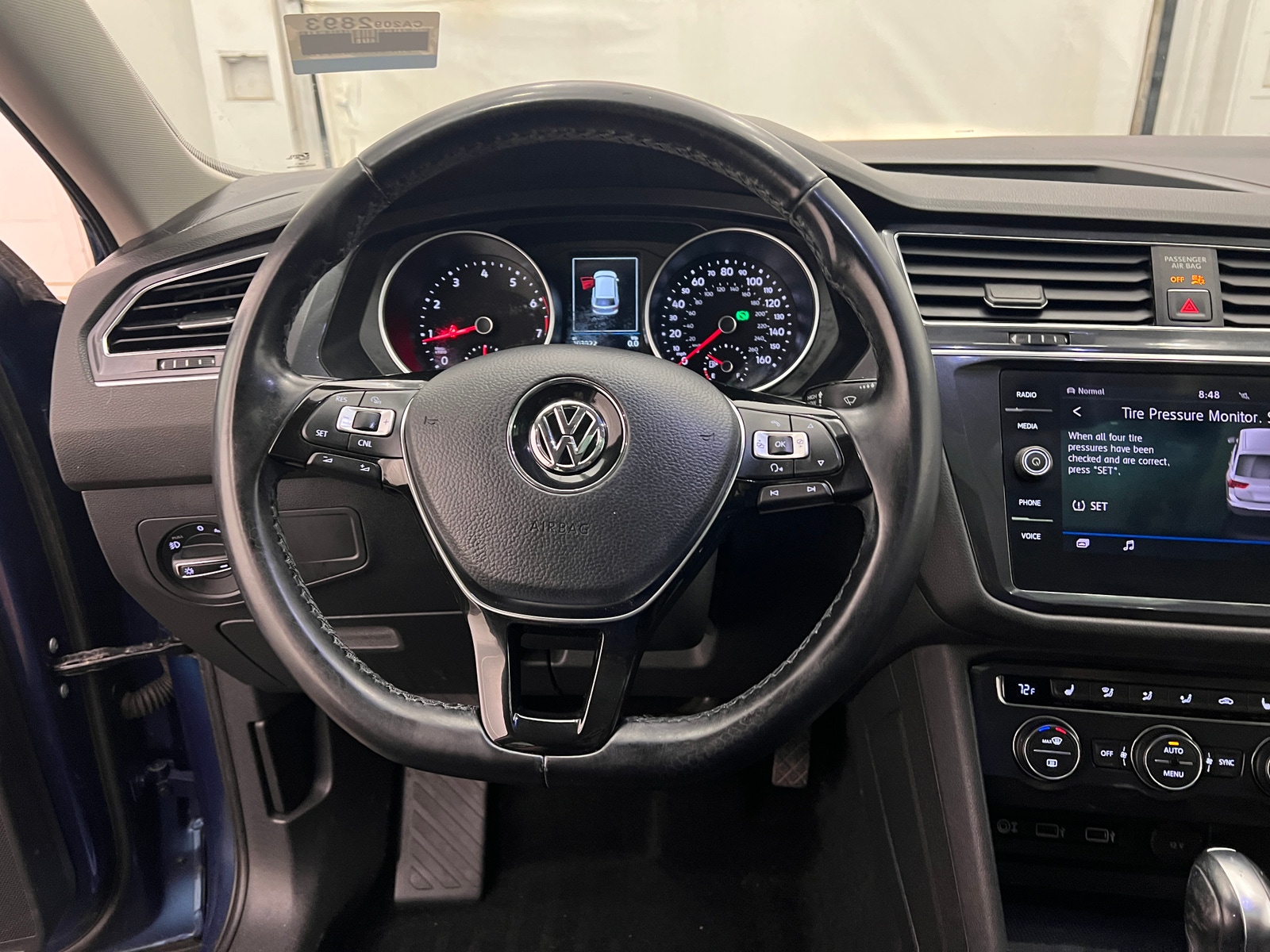 Thumbnail: 2018 Volkswagen Tiguan - 4
