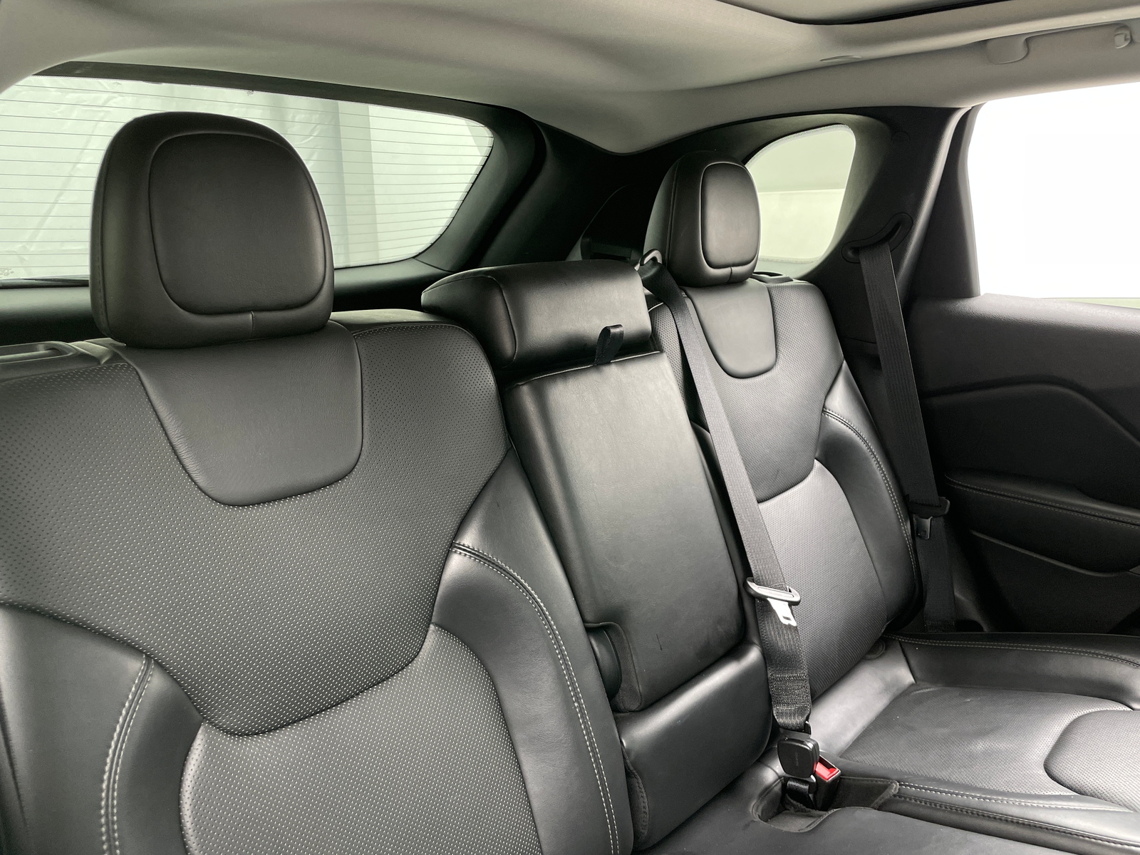 Thumbnail: 2020 Jeep Cherokee - 6