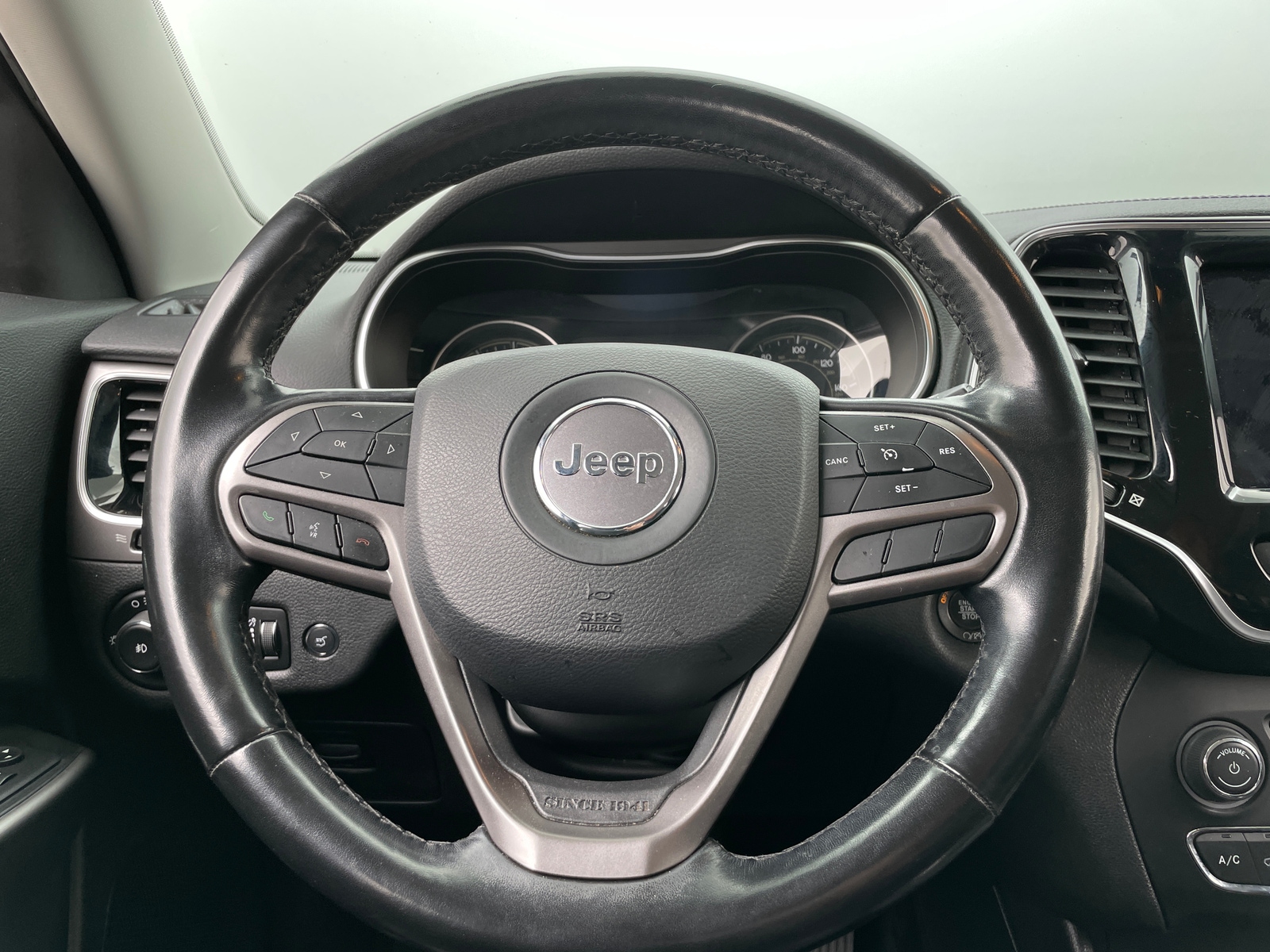 Thumbnail: 2020 Jeep Cherokee - 5