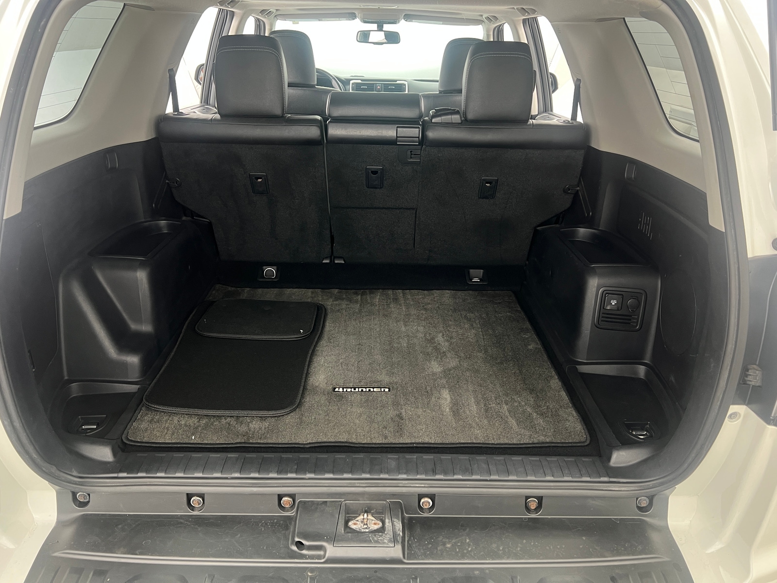 Thumbnail: 2016 Toyota 4Runner - 6