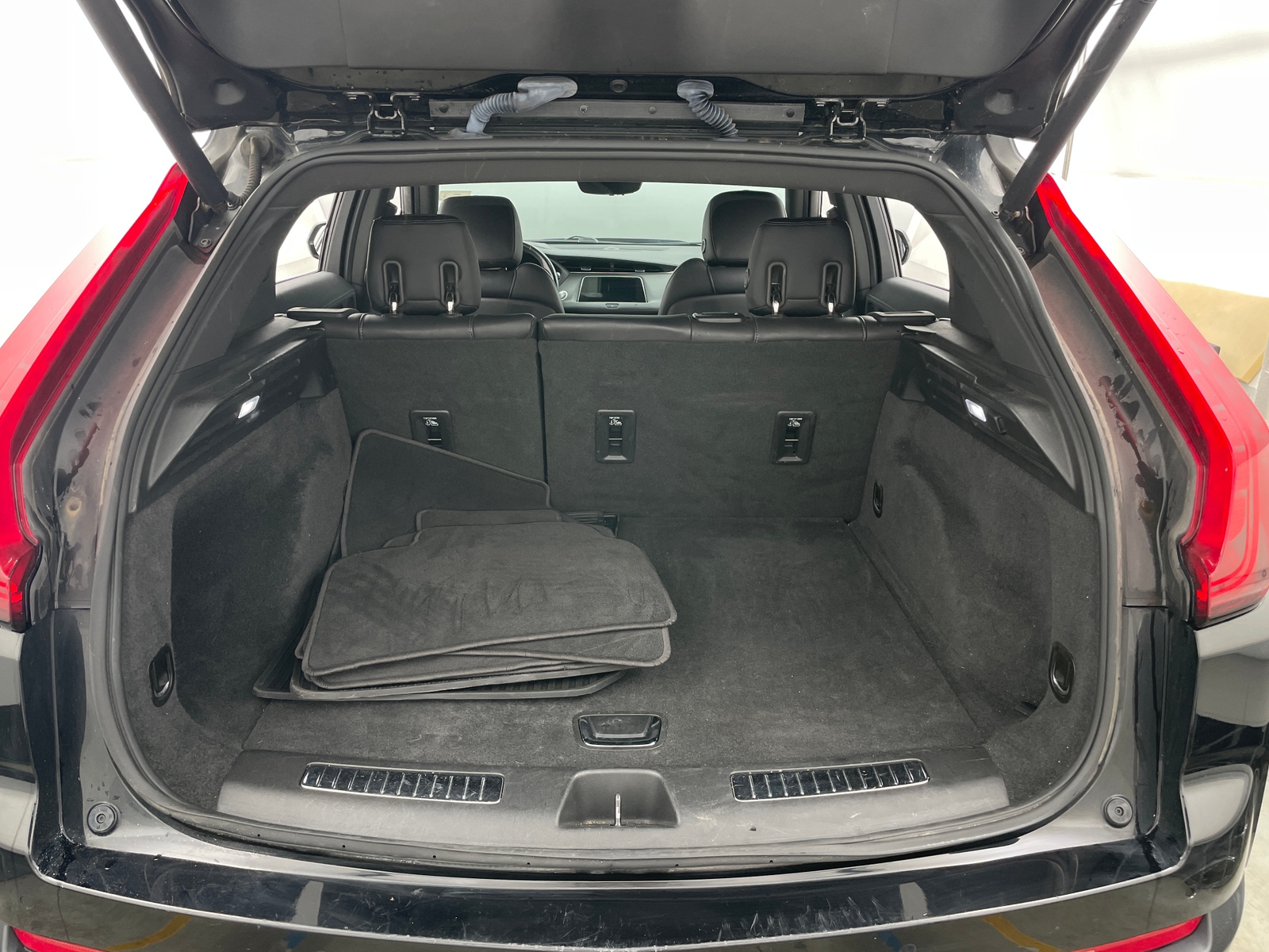 Thumbnail: 2019 Cadillac XT4 - 6