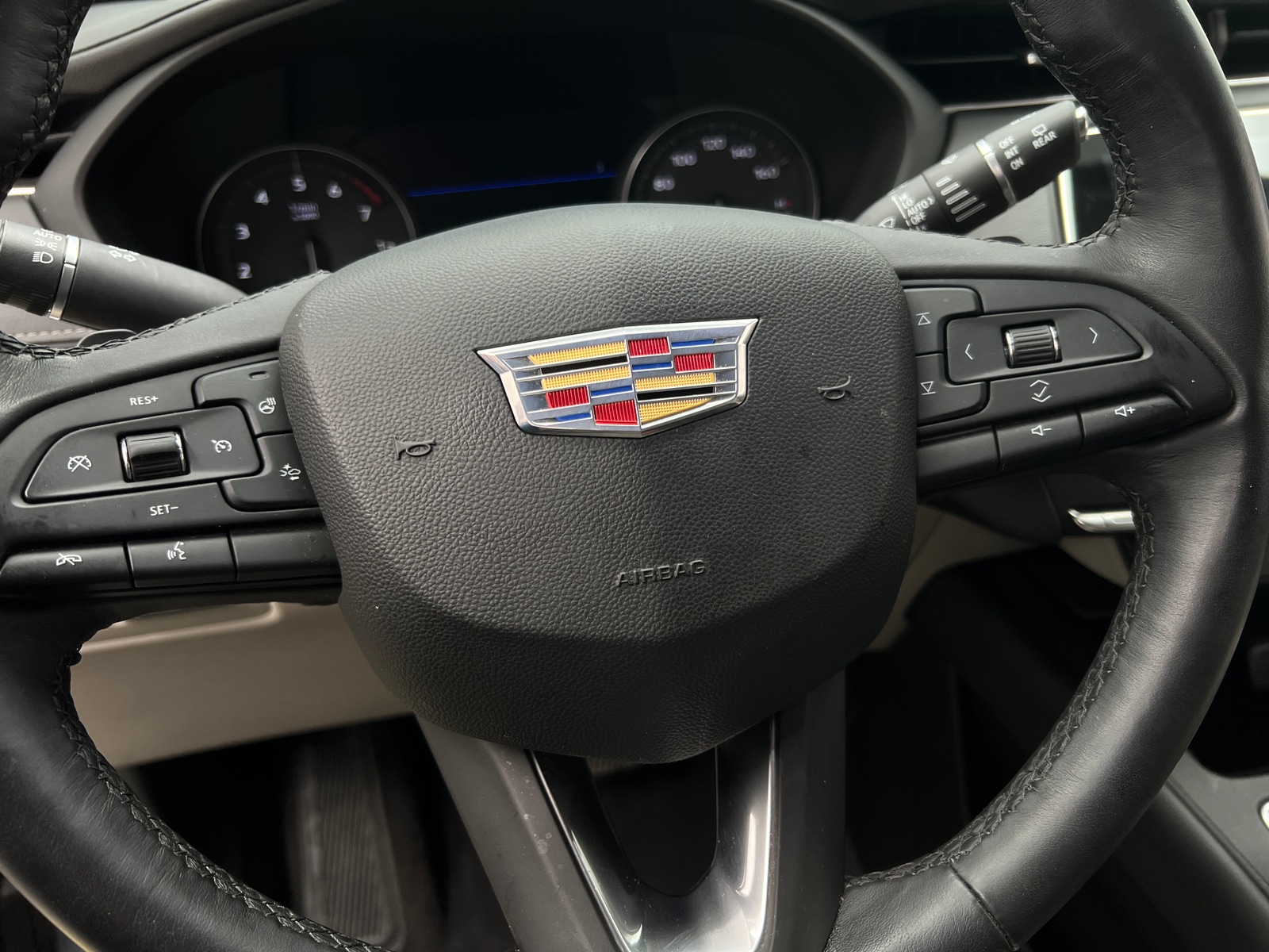 Thumbnail: 2019 Cadillac XT4 - 4