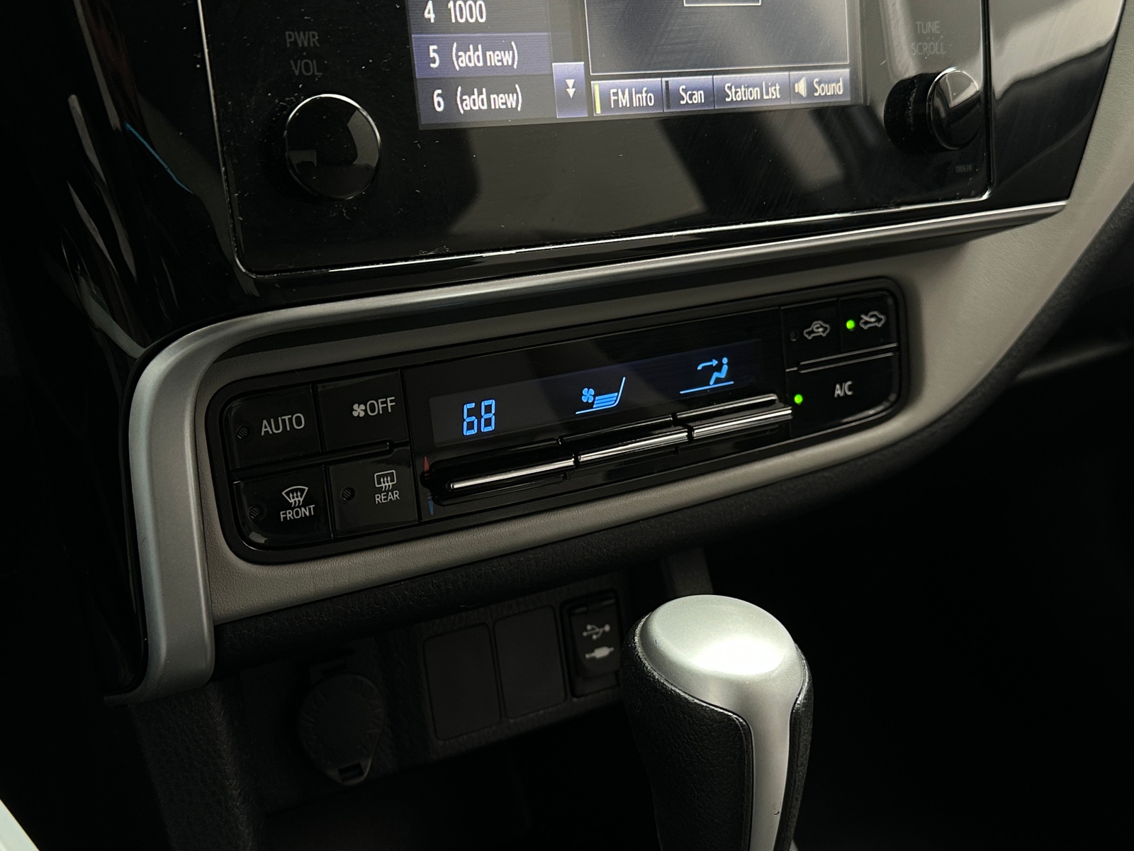 Thumbnail: 2019 Toyota Corolla - 4