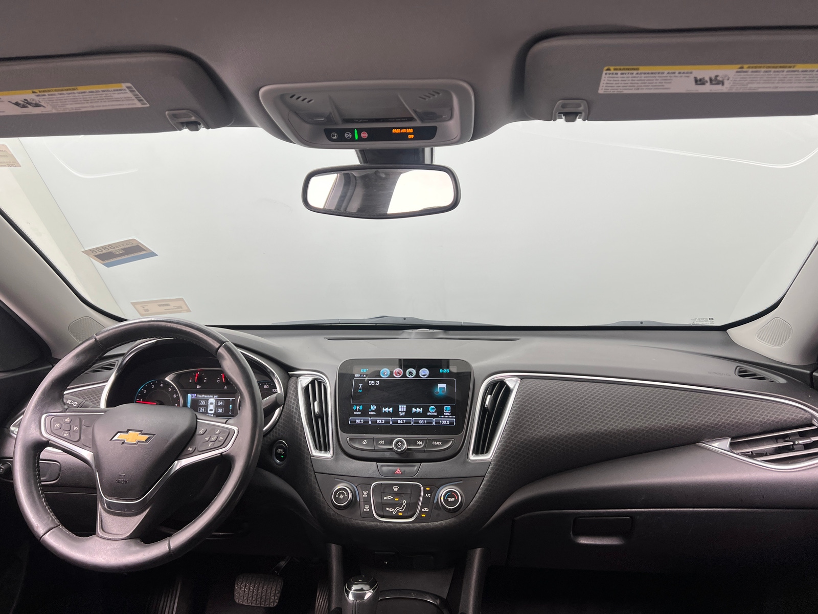 Thumbnail: 2018 Chevrolet Malibu - 3