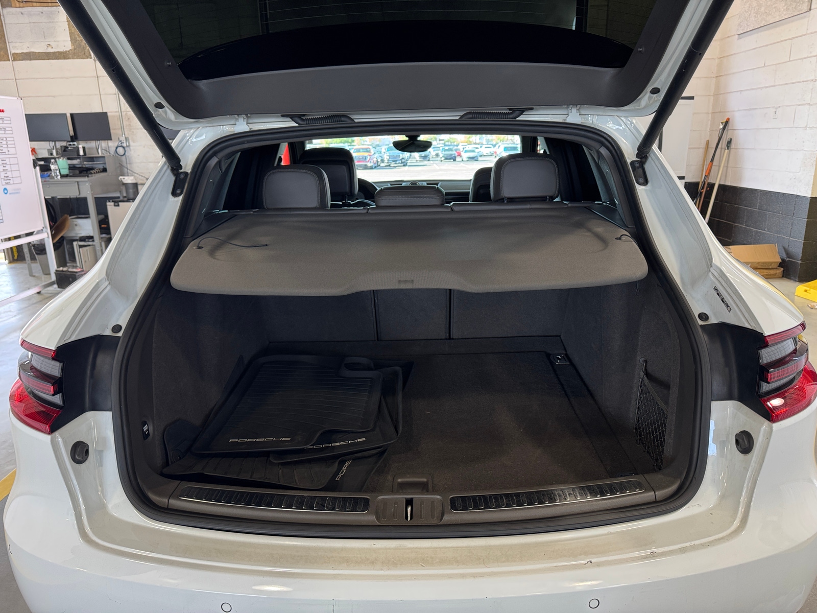 Thumbnail: 2015 Porsche Macan - 6