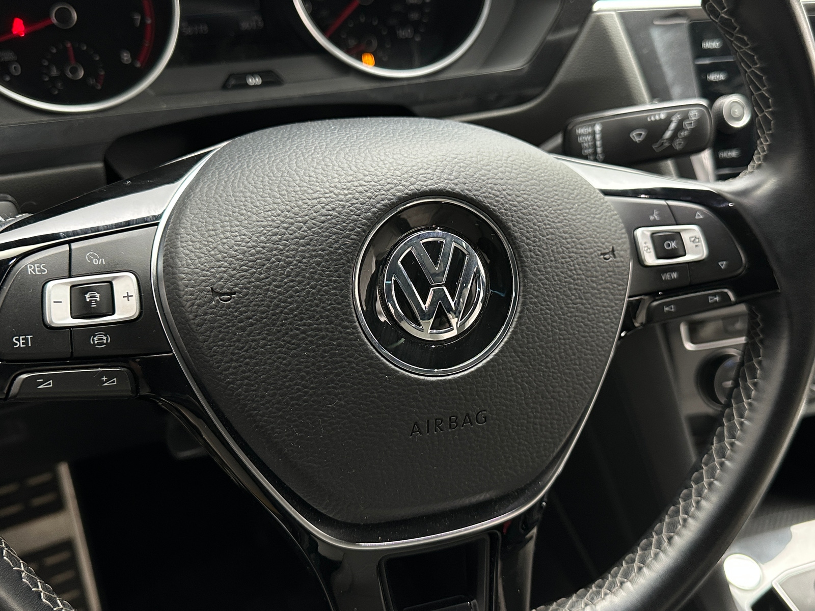 Thumbnail: 2021 Volkswagen Tiguan - 4