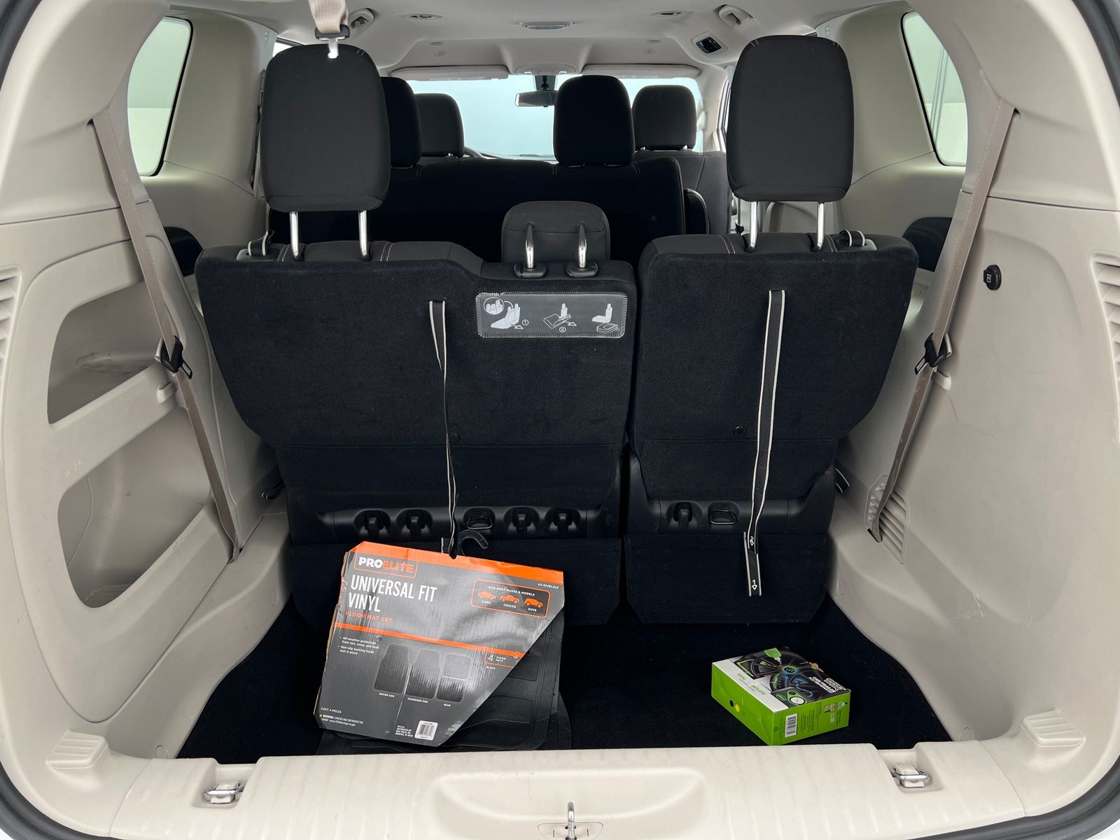 Thumbnail: 2020 Chrysler Voyager - 7