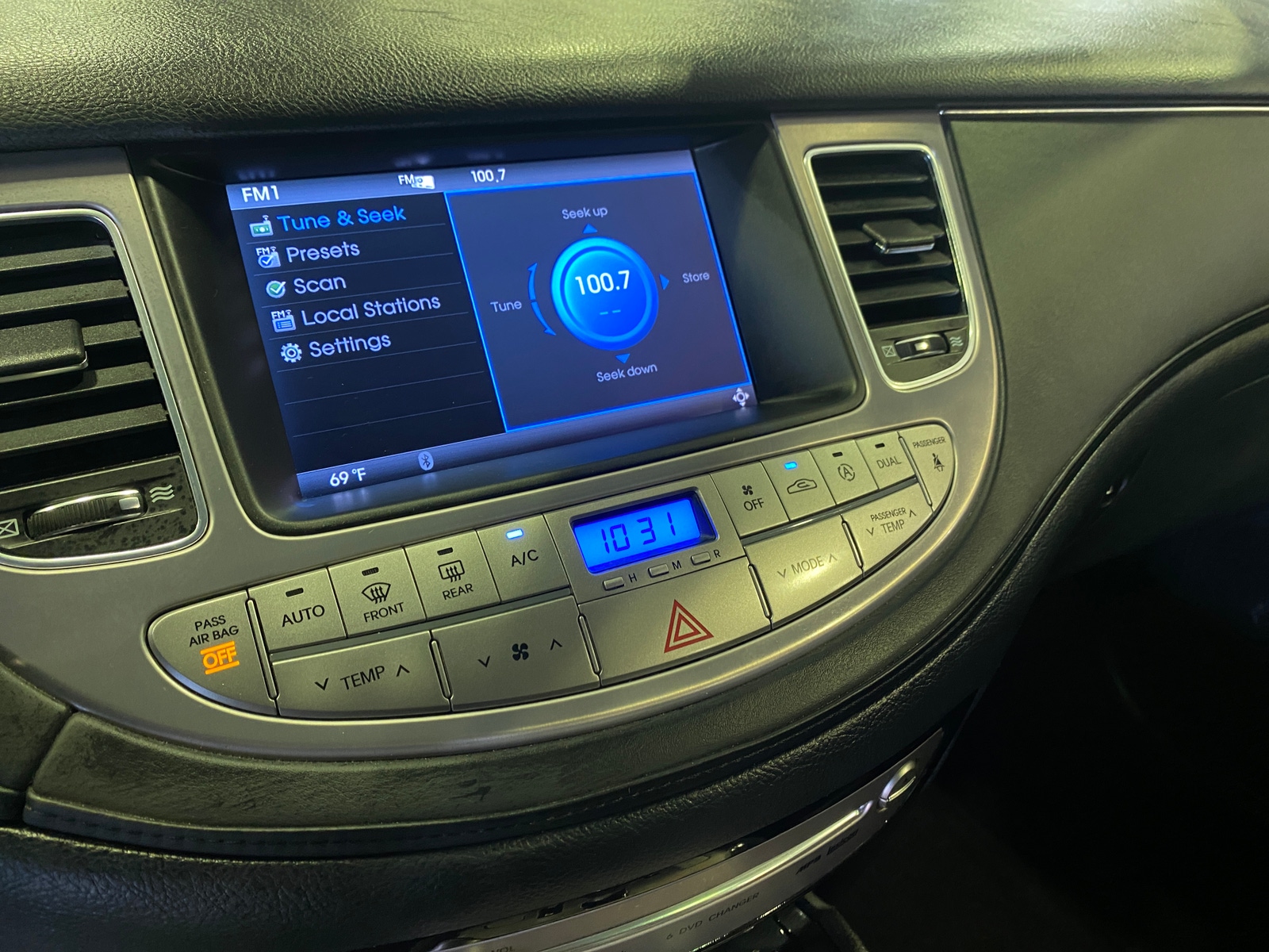 Thumbnail: 2012 Hyundai Genesis - 3
