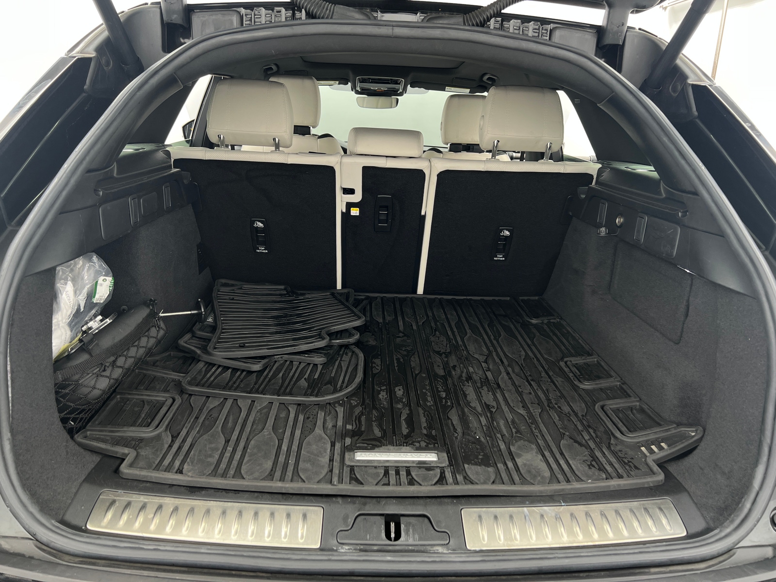 Thumbnail: 2021 Land Rover Range Rover Velar - 6