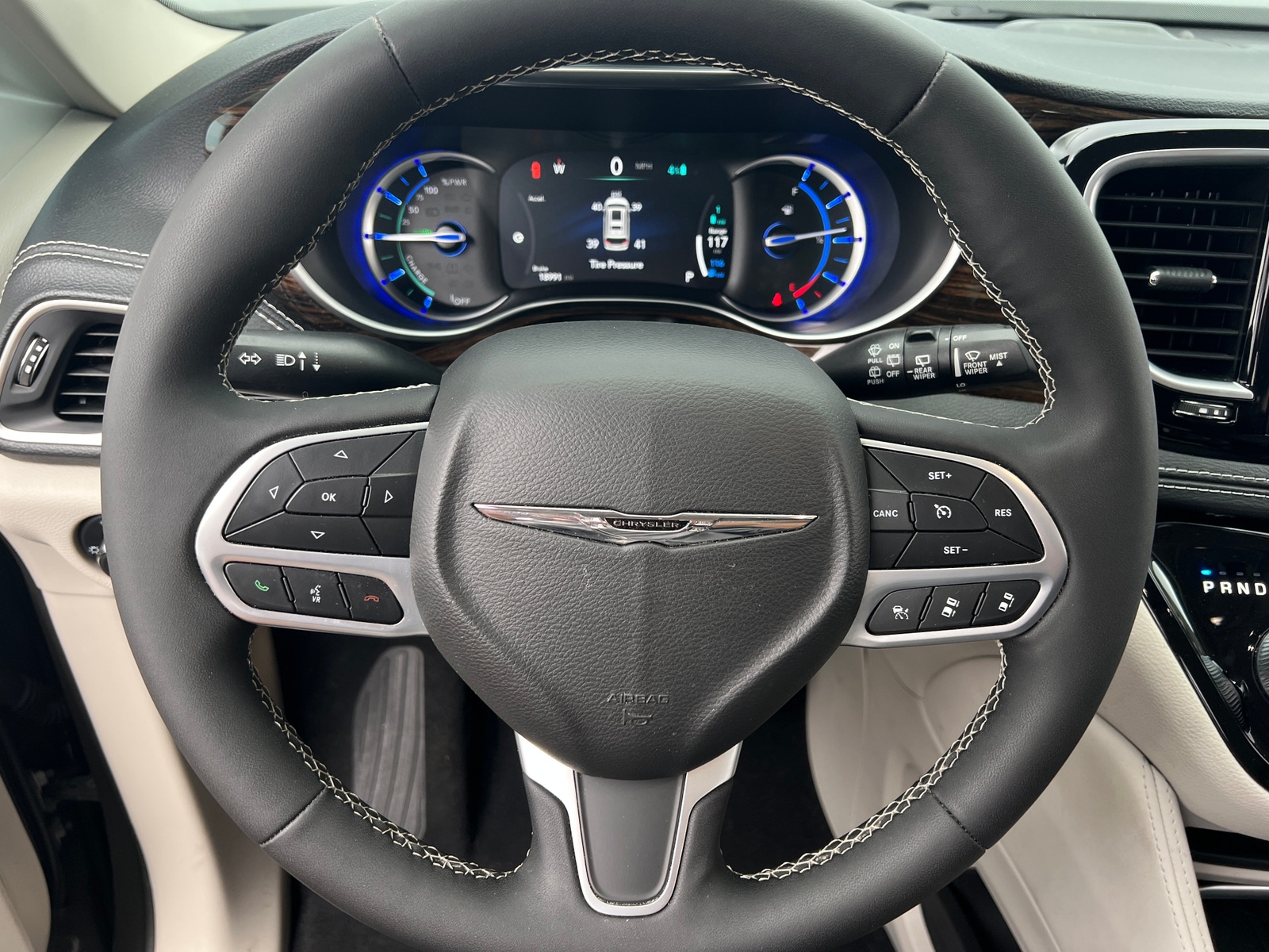Thumbnail: 2022 Chrysler Pacifica - 4