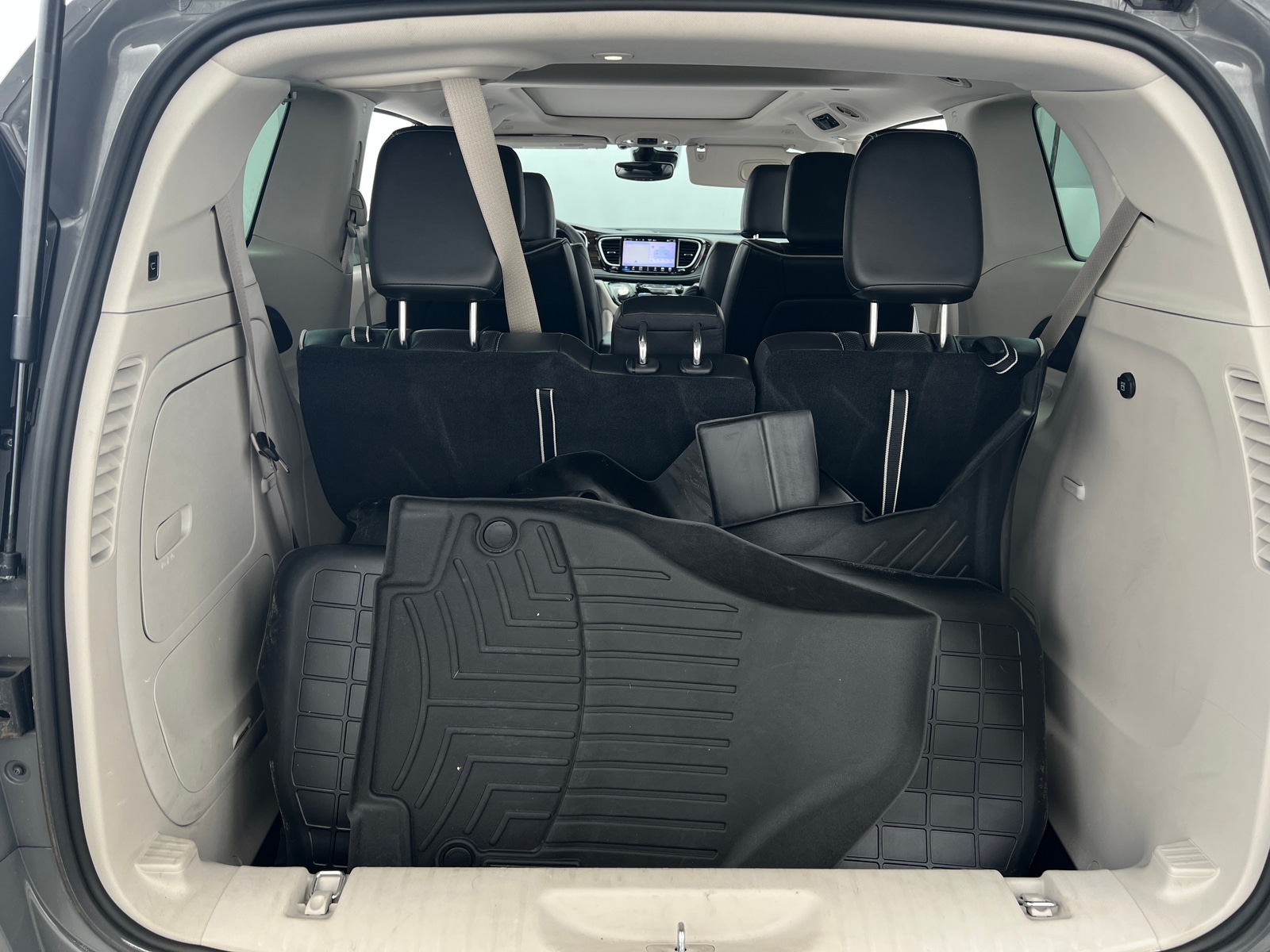 Thumbnail: 2022 Chrysler Pacifica - 6